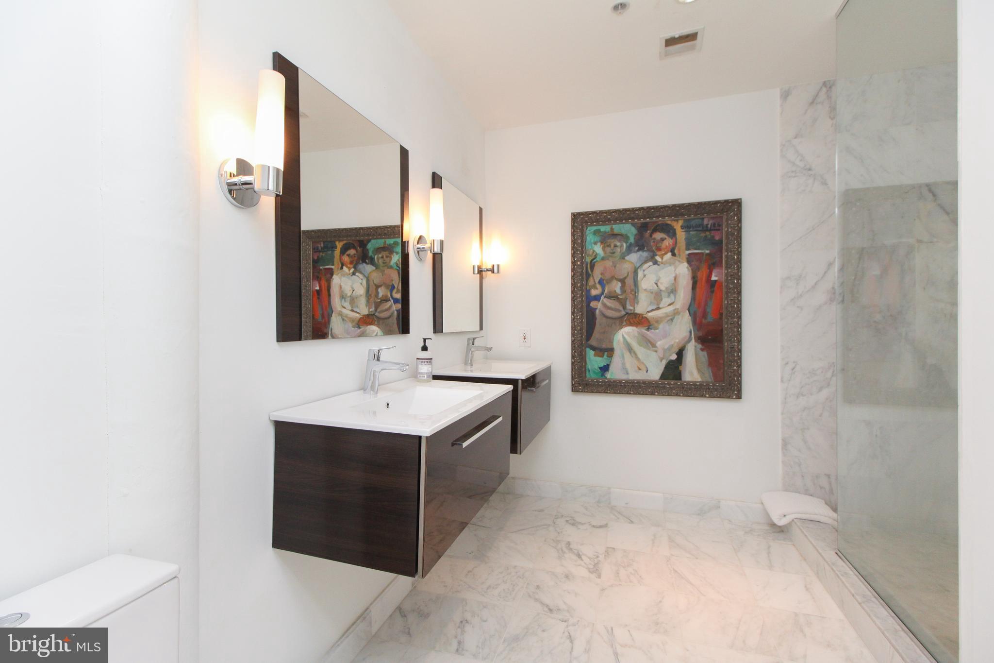 QUEEN VILLAGE - Residential