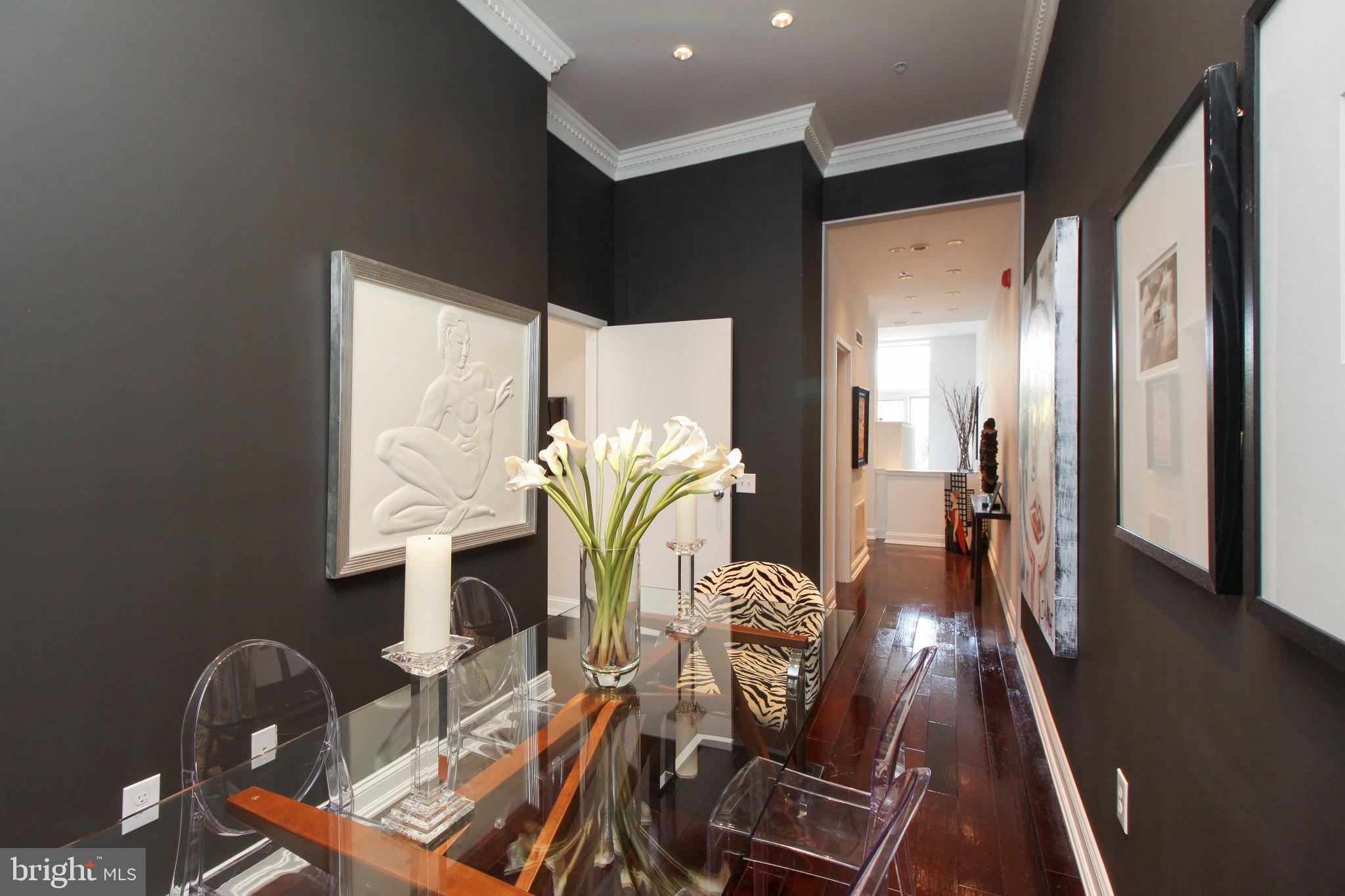 QUEEN VILLAGE - Residential