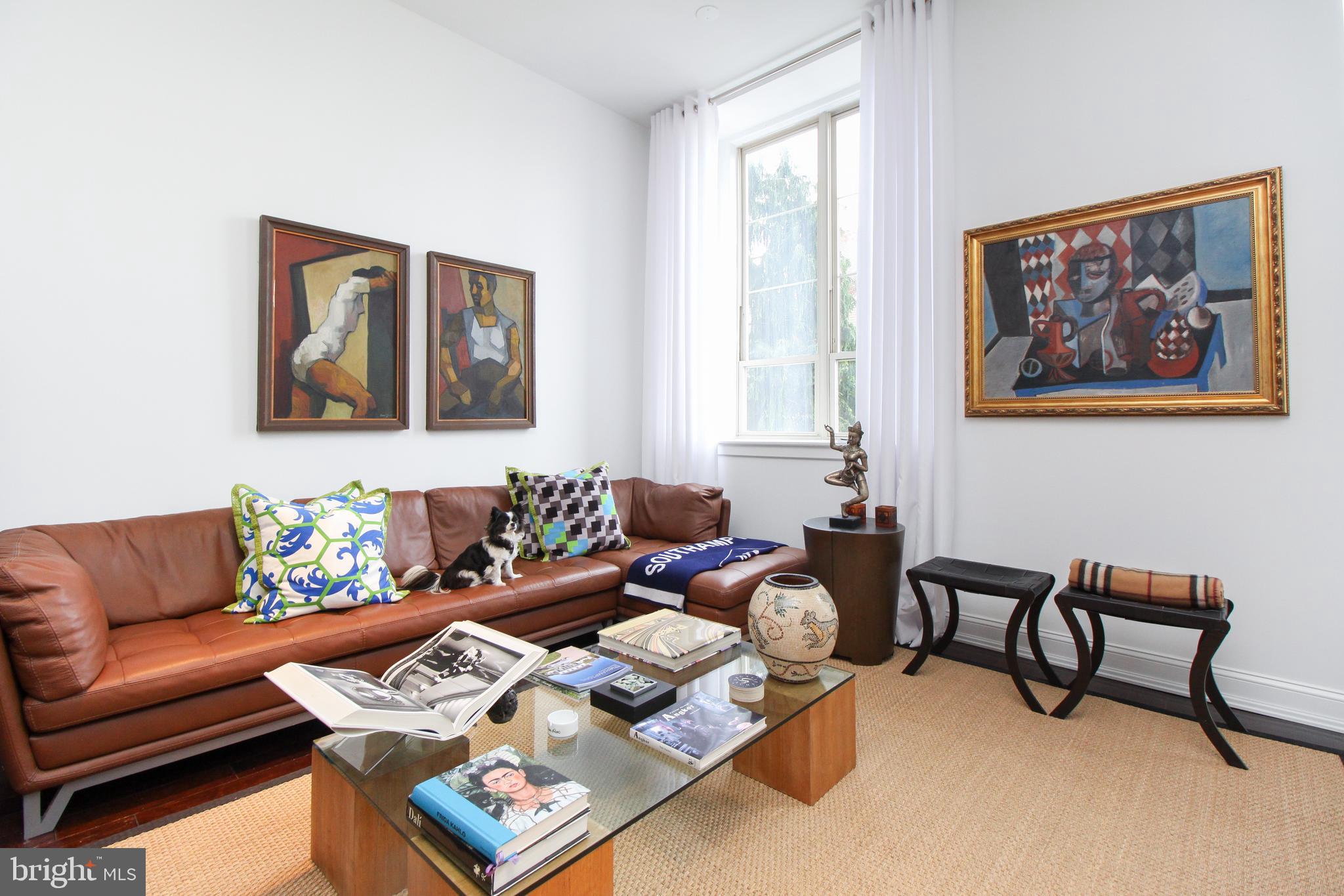 QUEEN VILLAGE - Residential