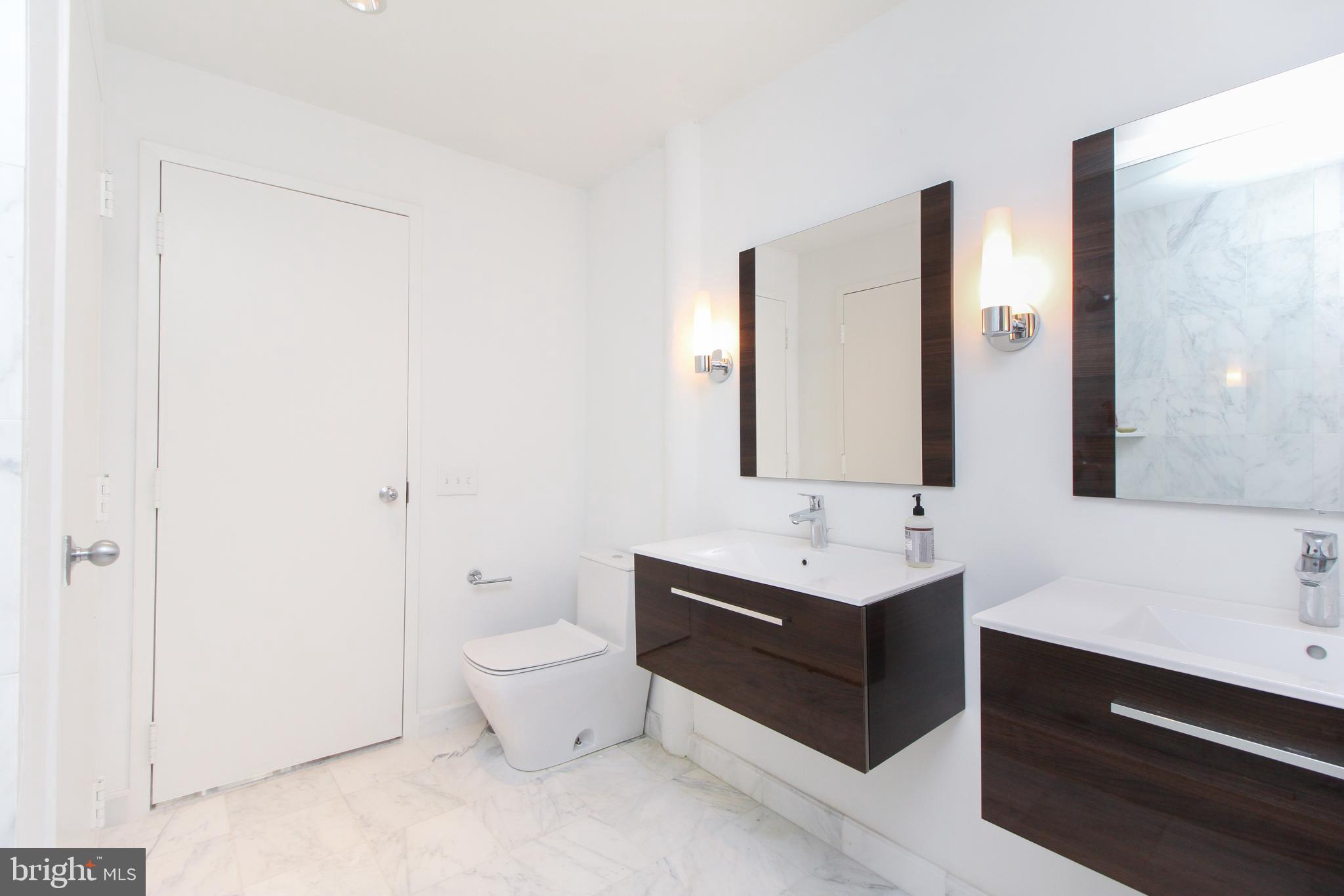 QUEEN VILLAGE - Residential