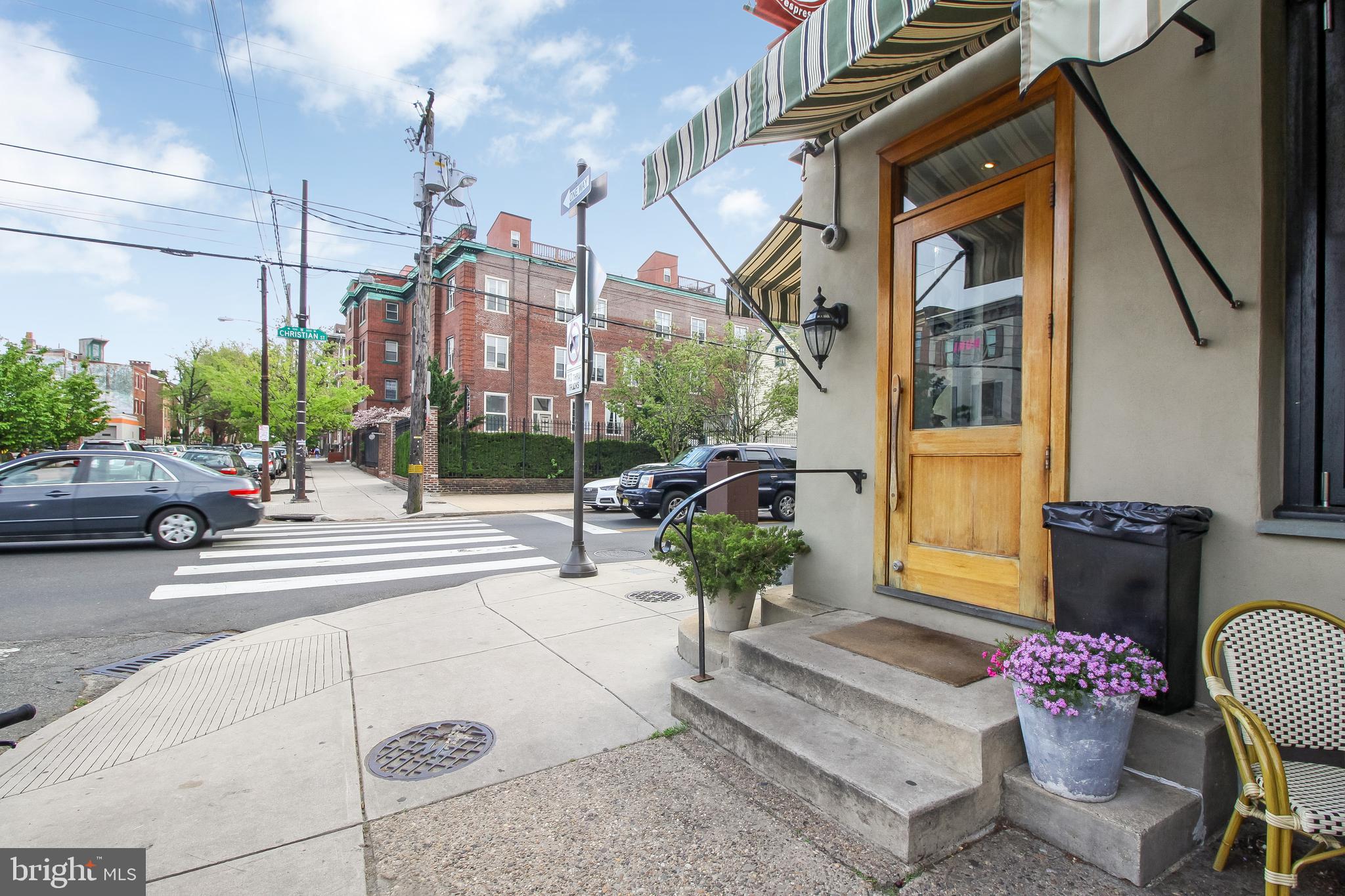 QUEEN VILLAGE - Residential