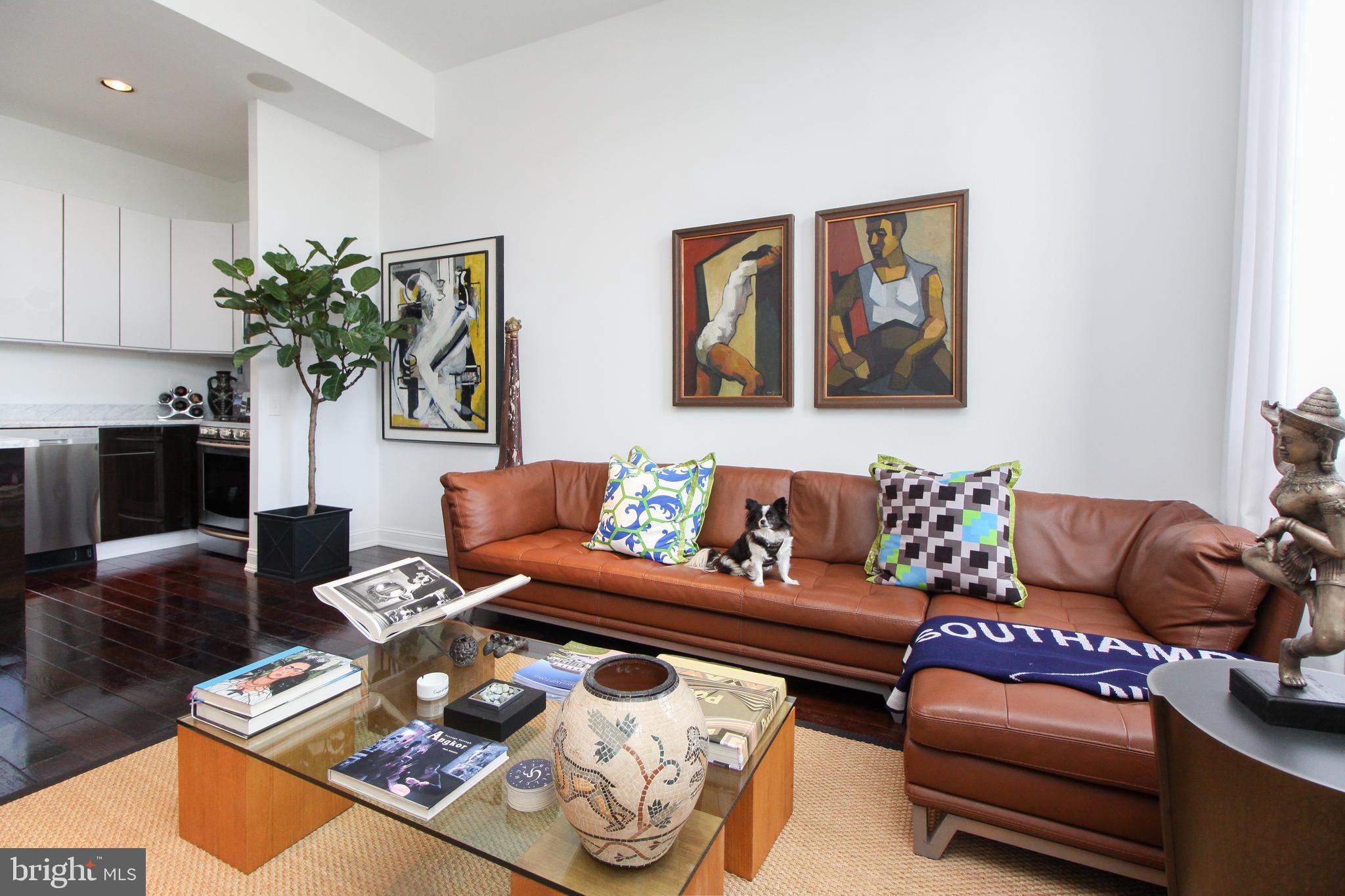 QUEEN VILLAGE - Residential
