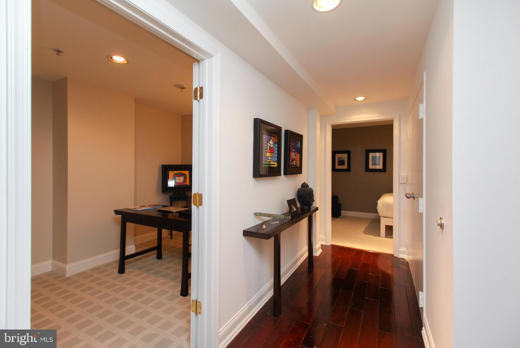 QUEEN VILLAGE - Residential