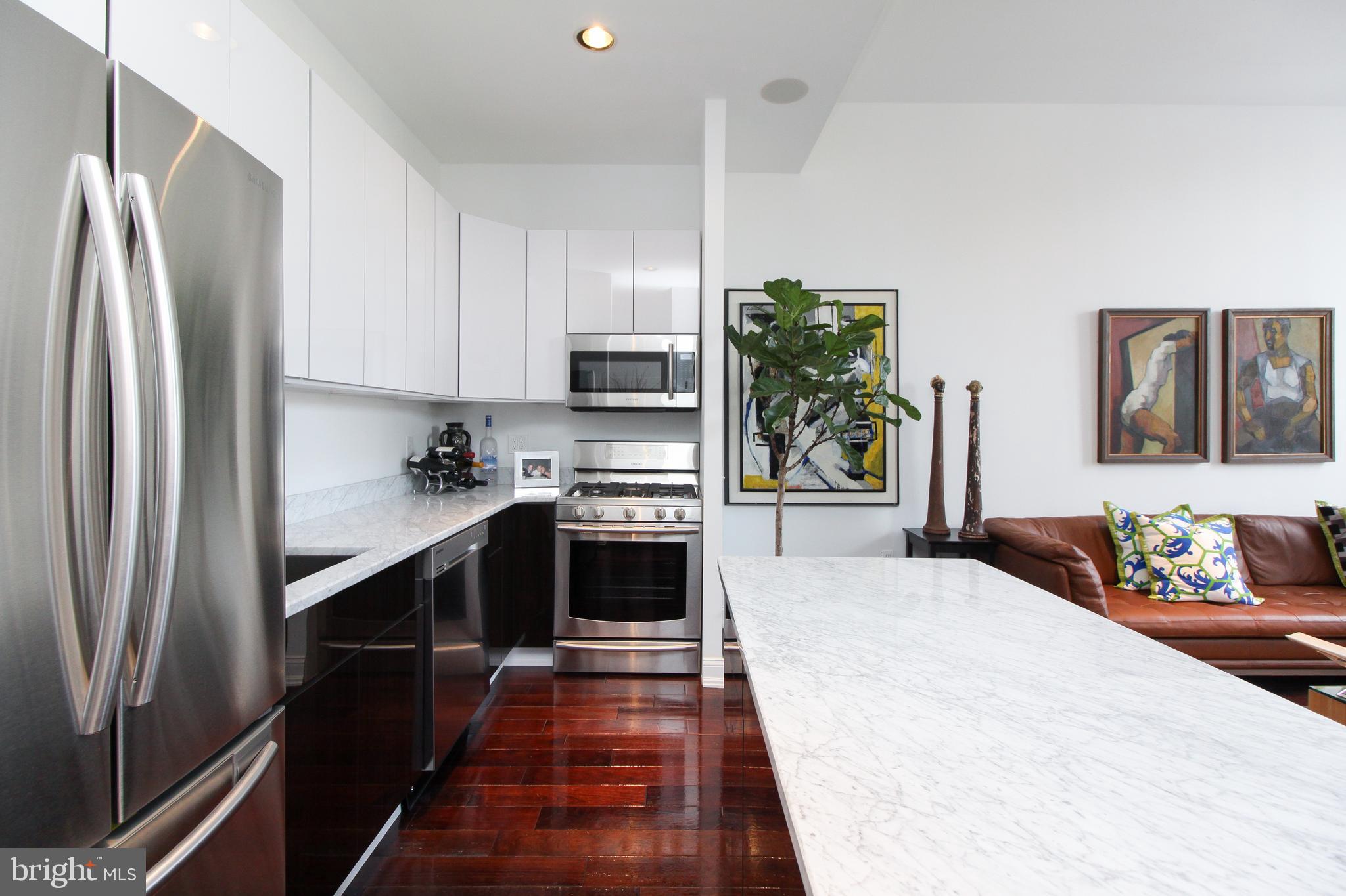 QUEEN VILLAGE - Residential