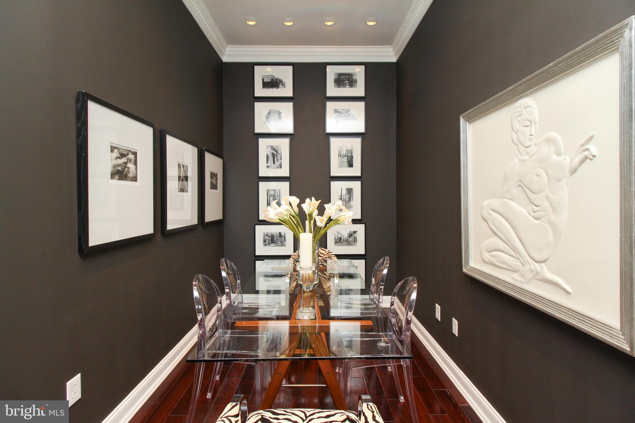 QUEEN VILLAGE - Residential