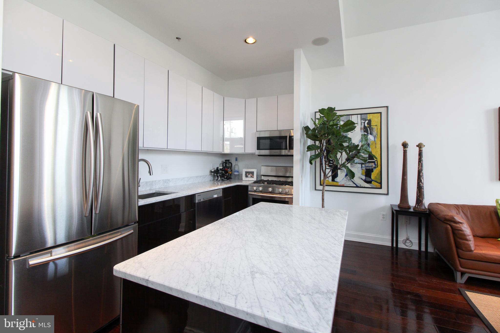 QUEEN VILLAGE - Residential