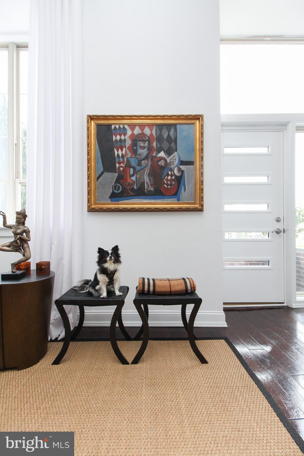 QUEEN VILLAGE - Residential