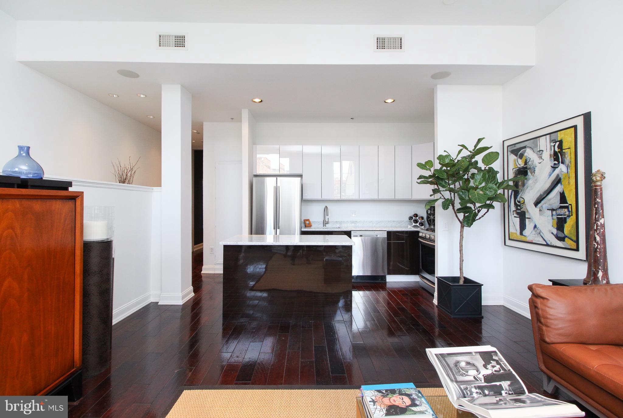 QUEEN VILLAGE - Residential
