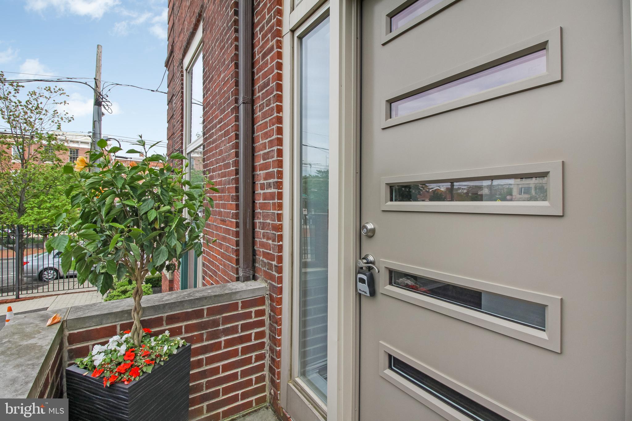 QUEEN VILLAGE - Residential