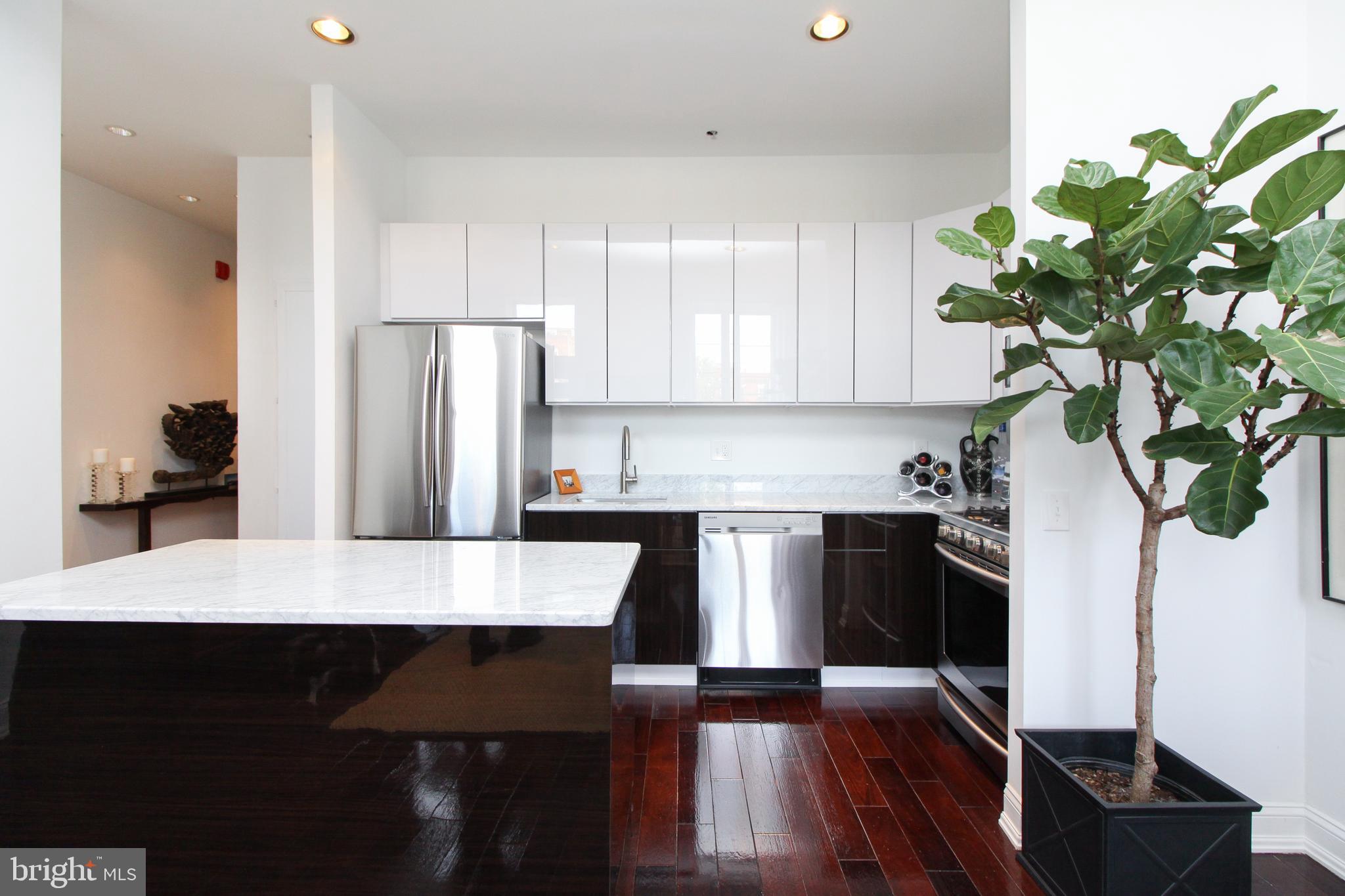 QUEEN VILLAGE - Residential
