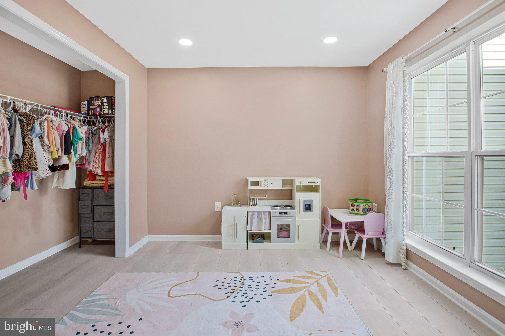 BROOKSTONE - Residential