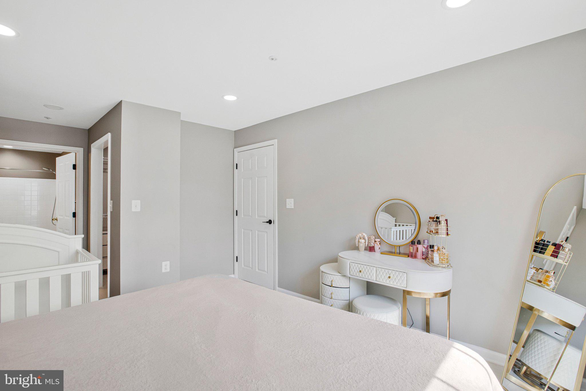 BROOKSTONE - Residential