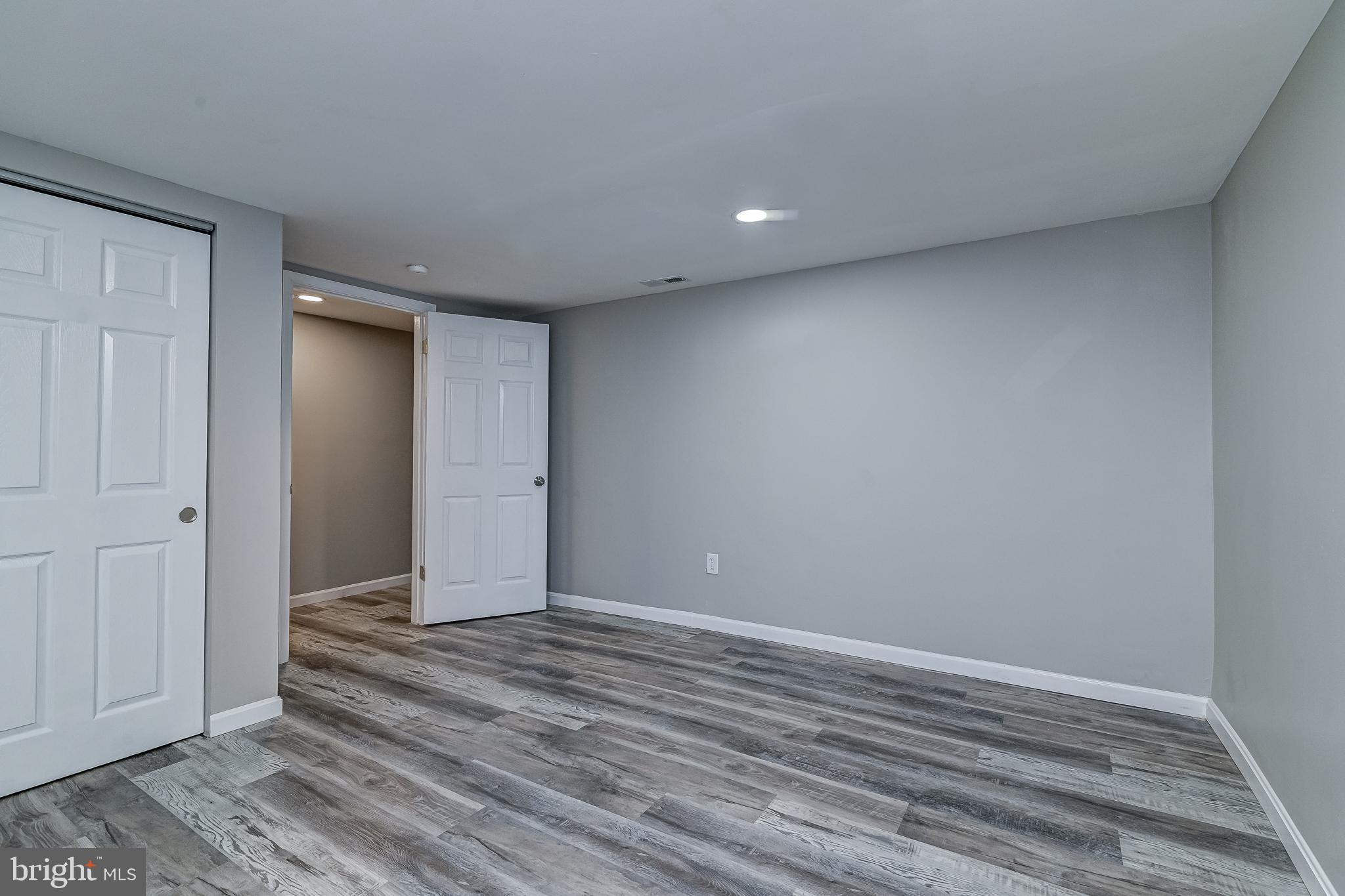 RIVERDALE - Residential