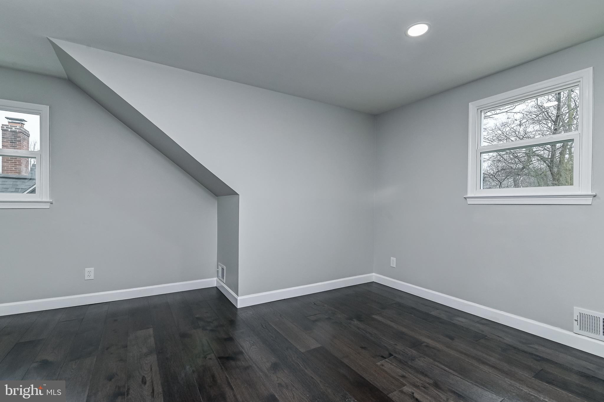 RIVERDALE - Residential