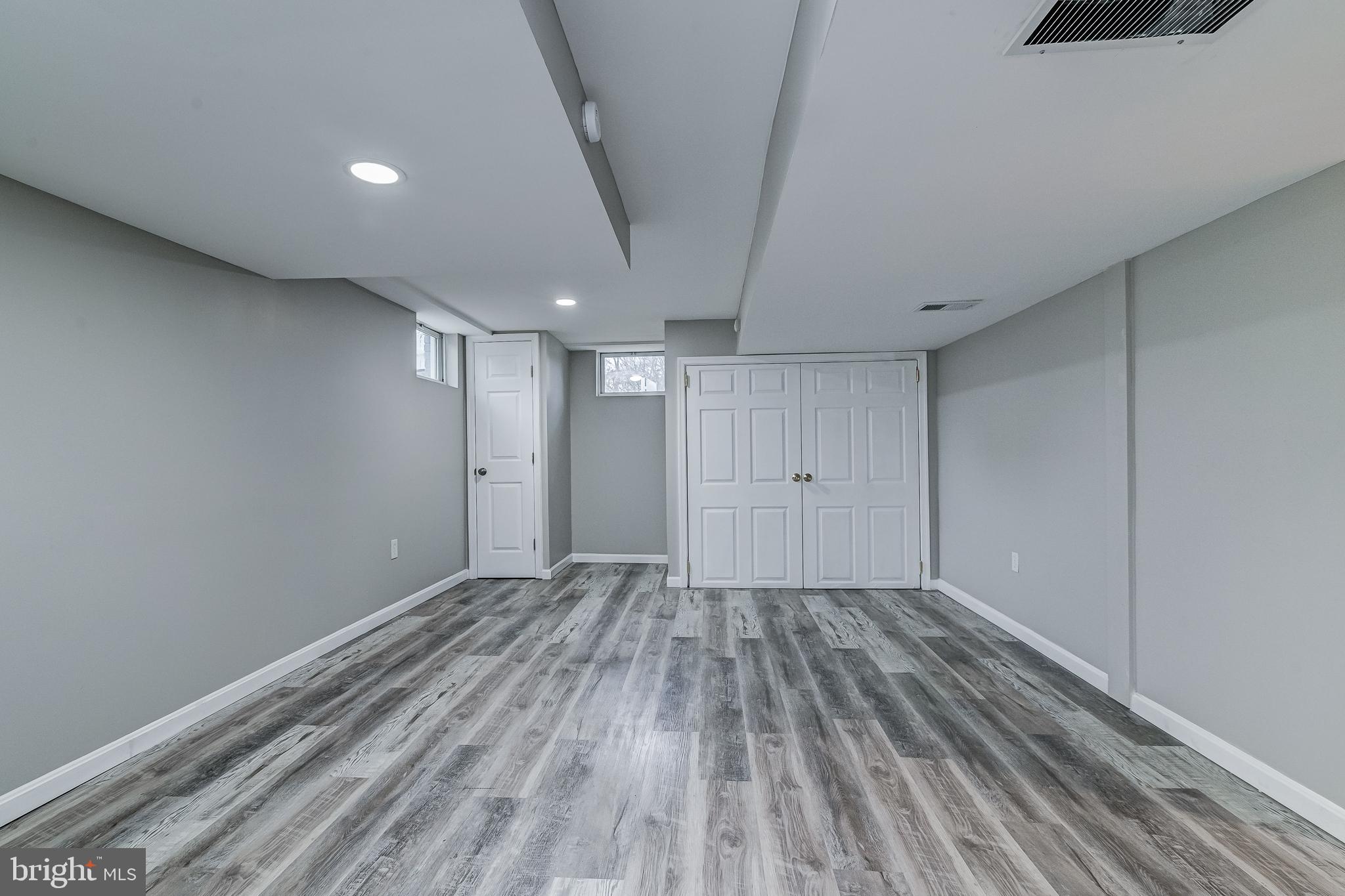 RIVERDALE - Residential