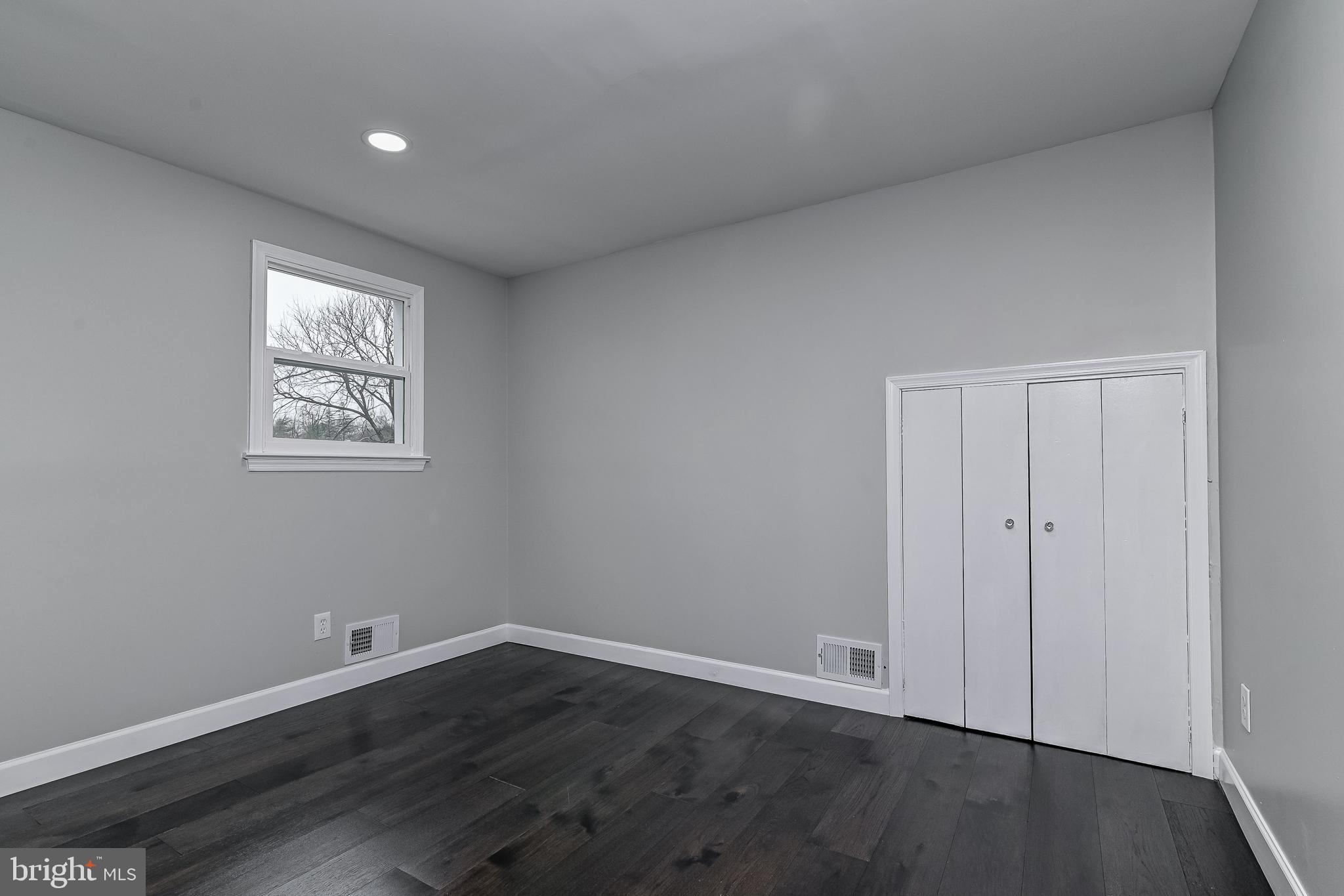 RIVERDALE - Residential