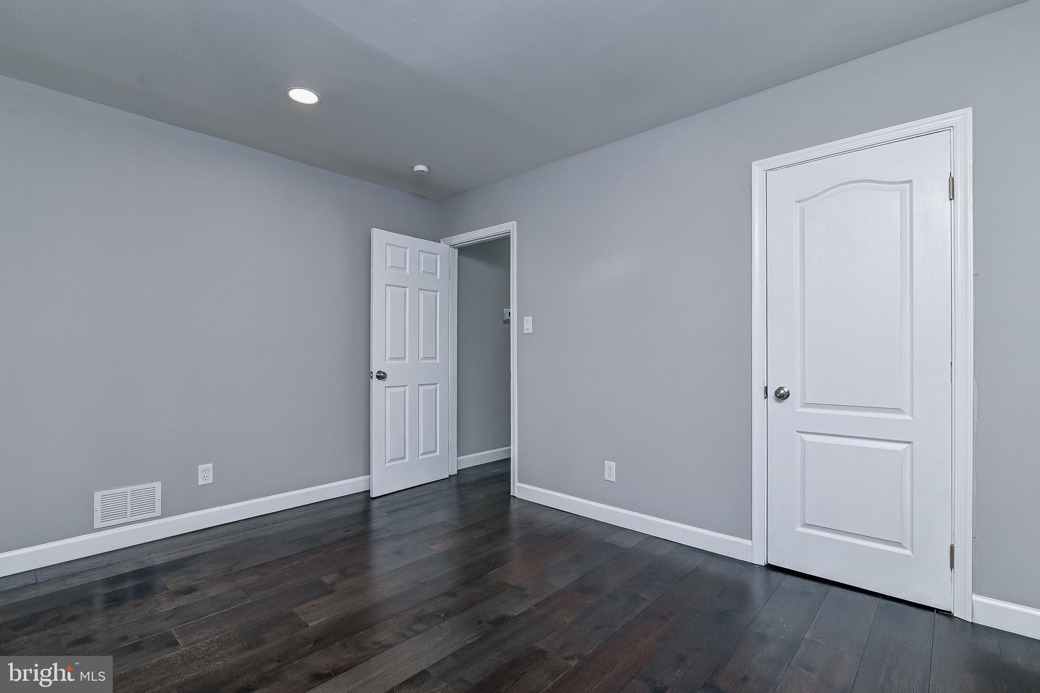 RIVERDALE - Residential