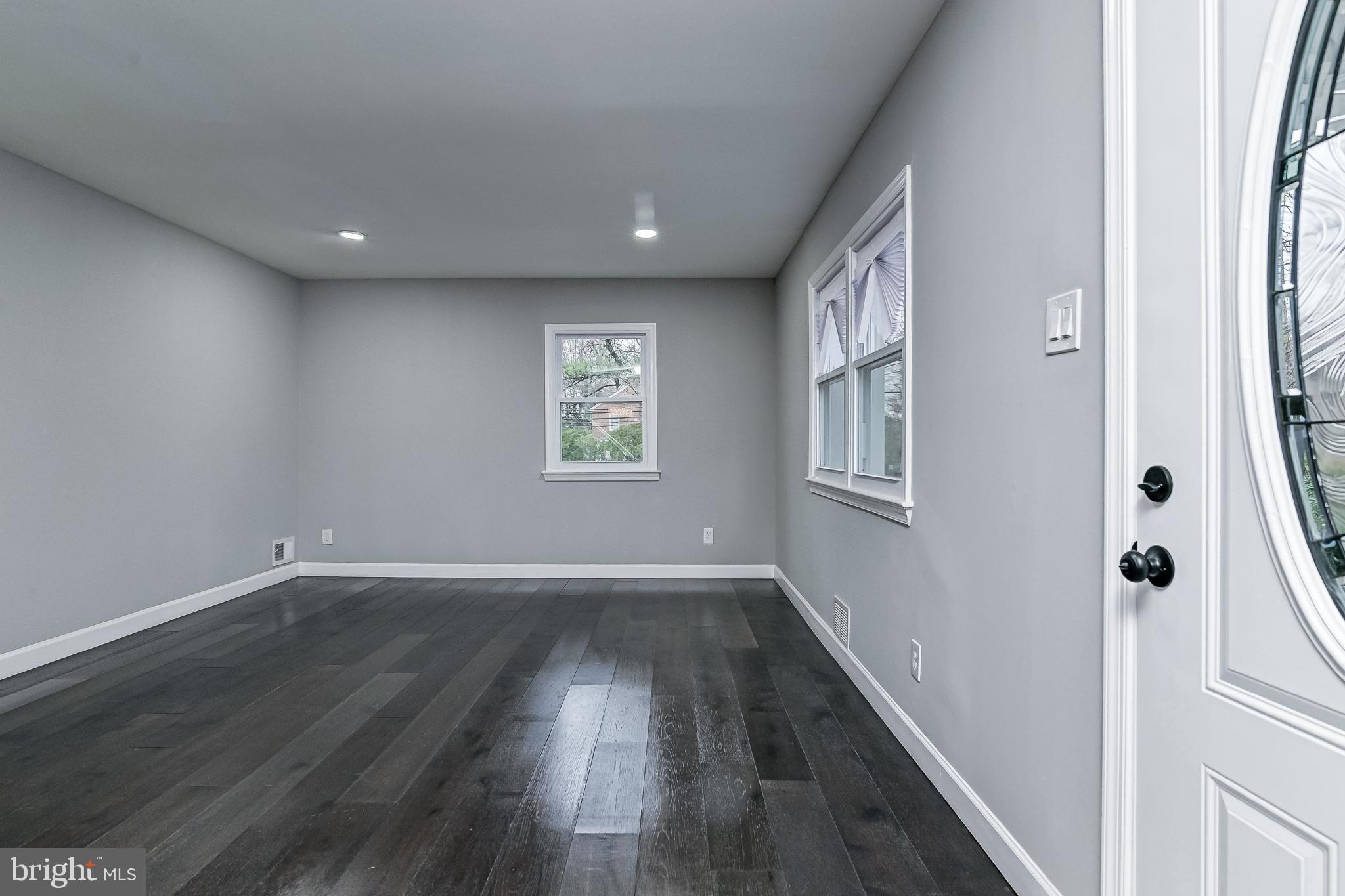 RIVERDALE - Residential