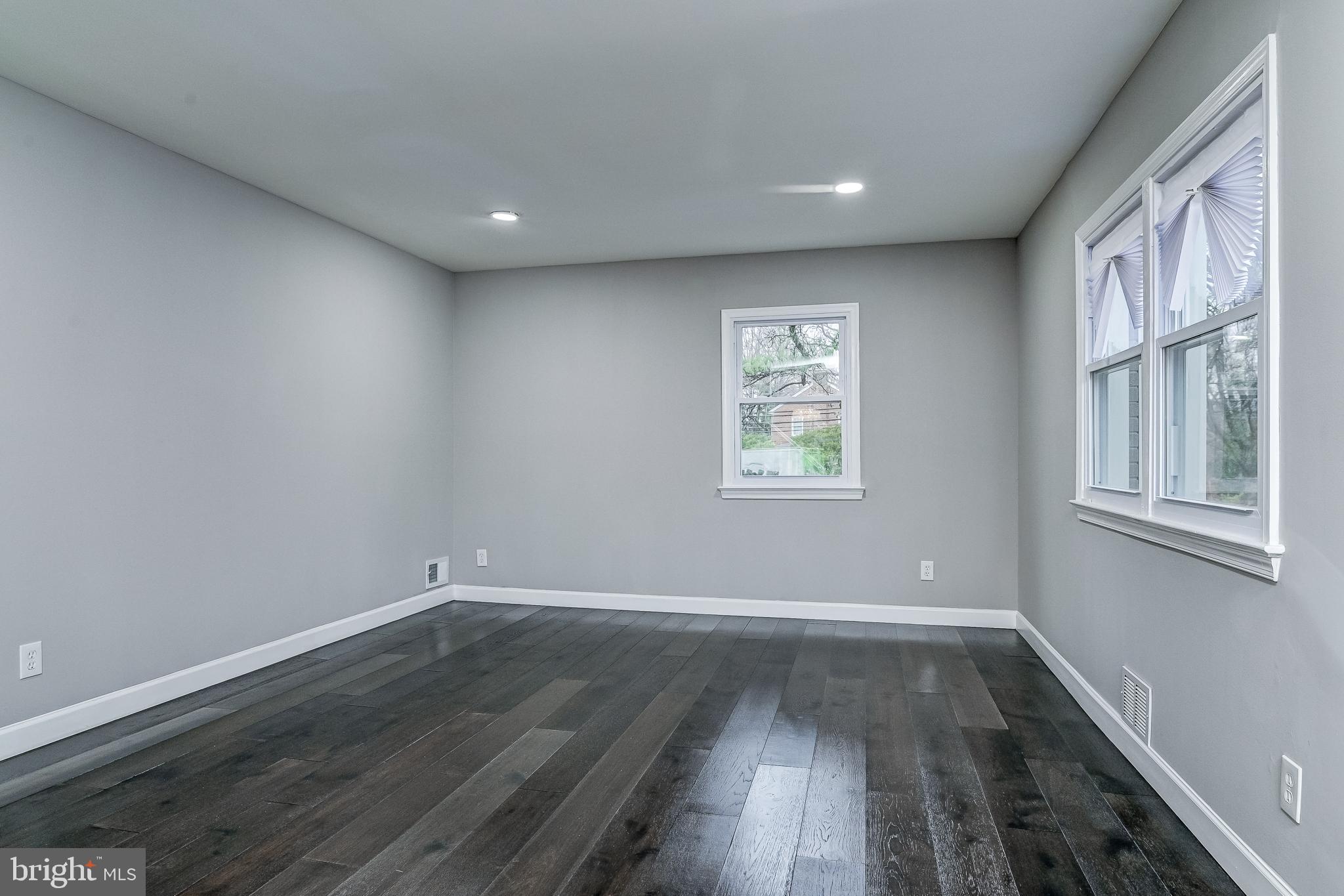 RIVERDALE - Residential