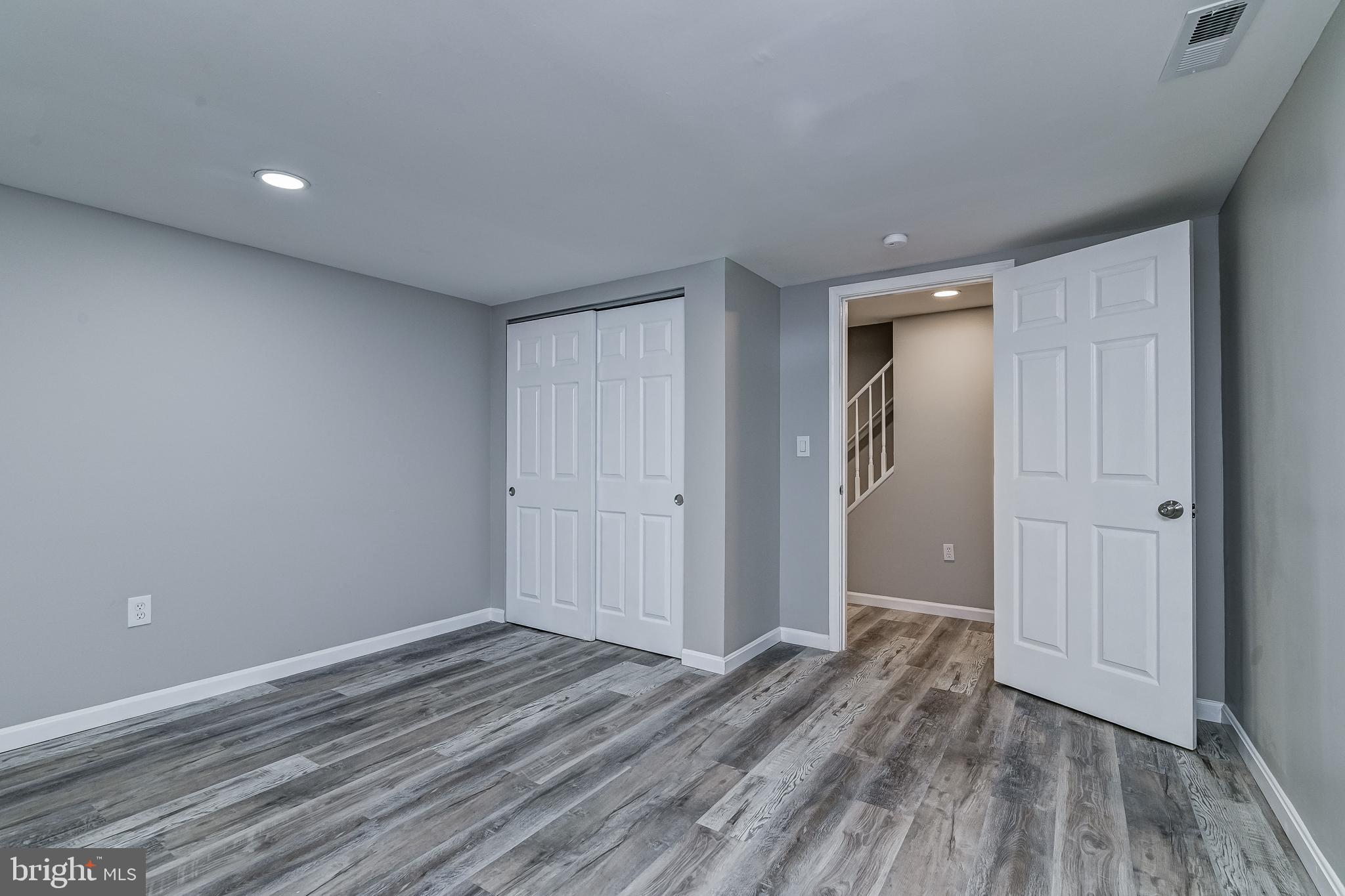 RIVERDALE - Residential