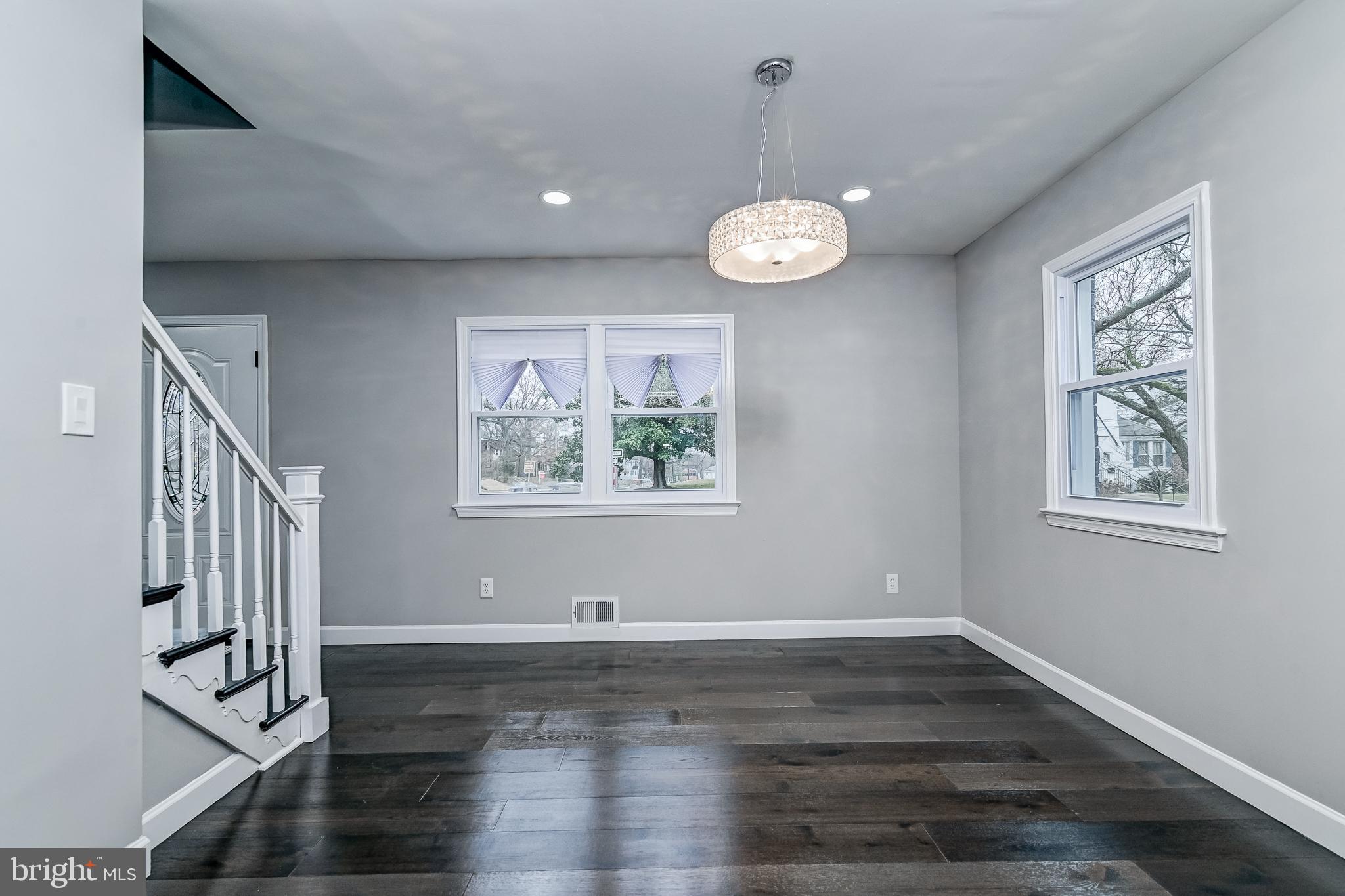 RIVERDALE - Residential