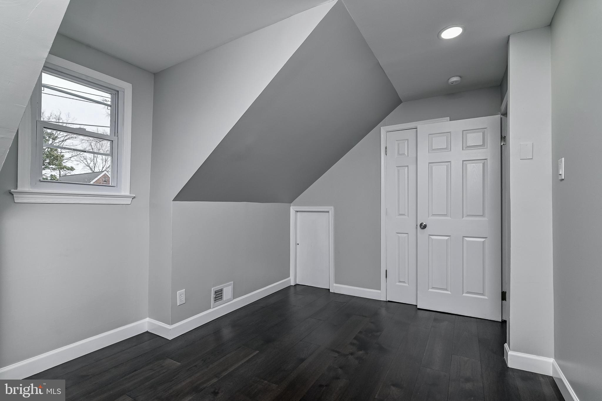 RIVERDALE - Residential