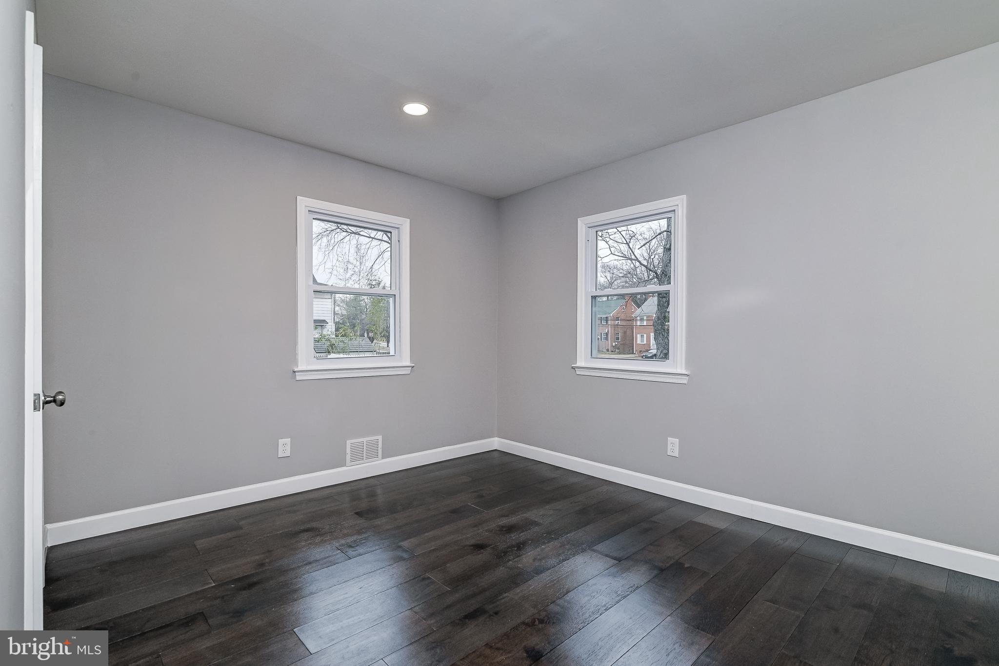 RIVERDALE - Residential