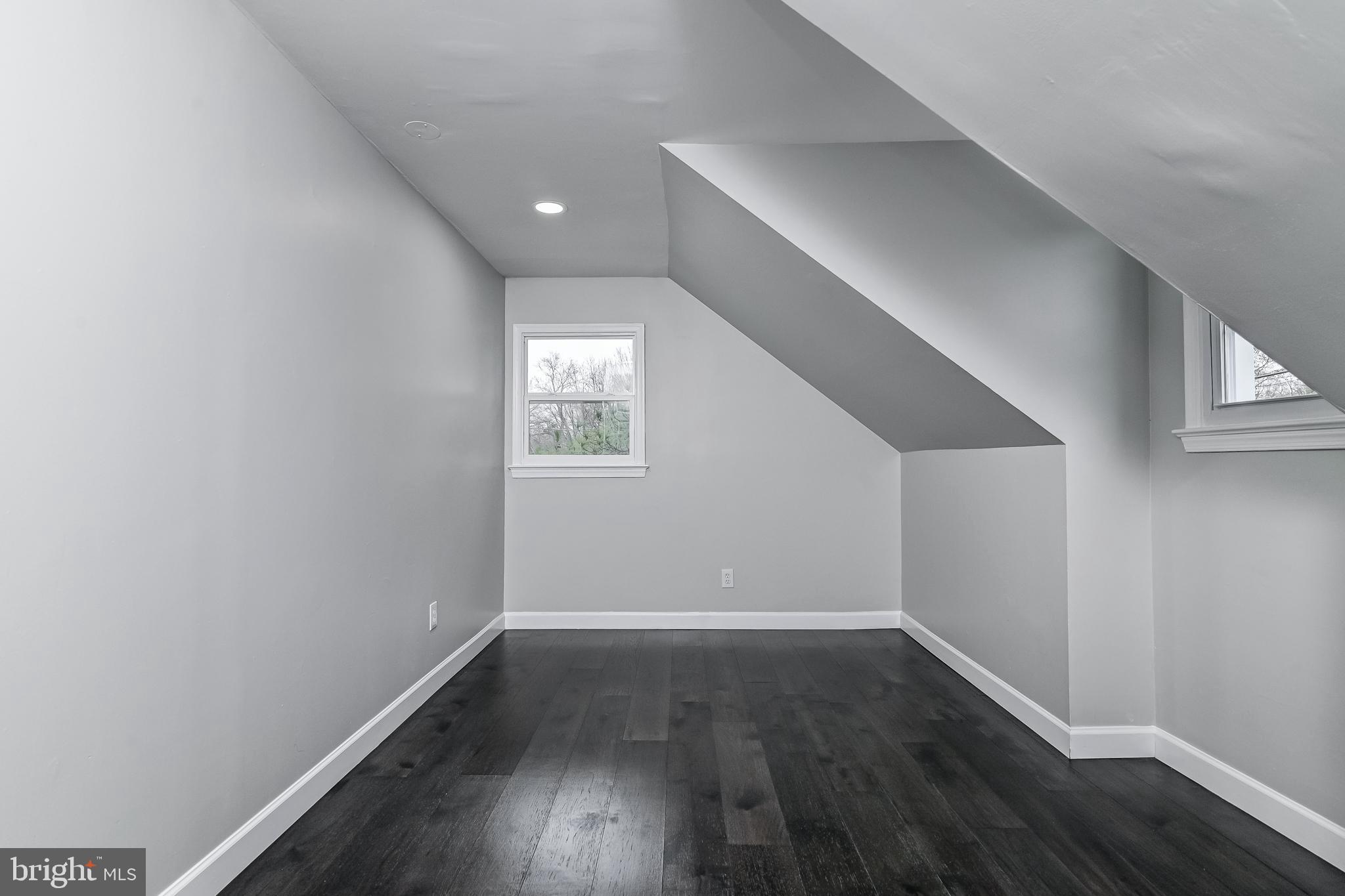 RIVERDALE - Residential