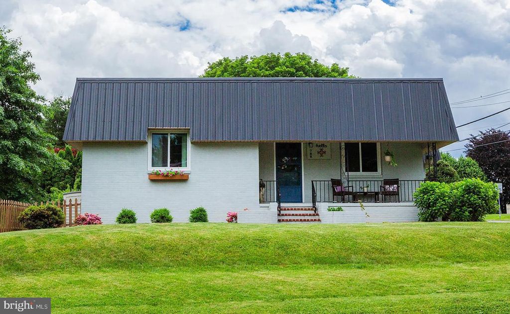 Photo of 705 Woodcrest Avenue, Lititz, PA 17543 (MLS # PALA2051142)