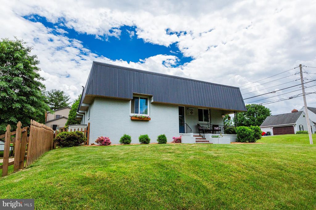 Photo of 705 Woodcrest Avenue, Lititz, PA 17543 (MLS # PALA2051142)