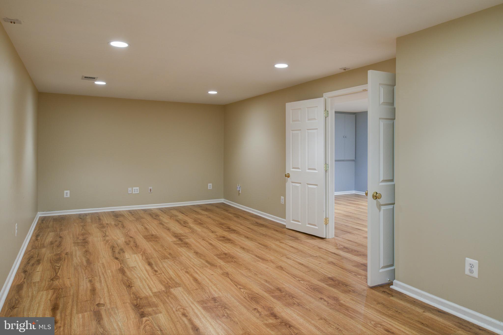 RESTON - Residential