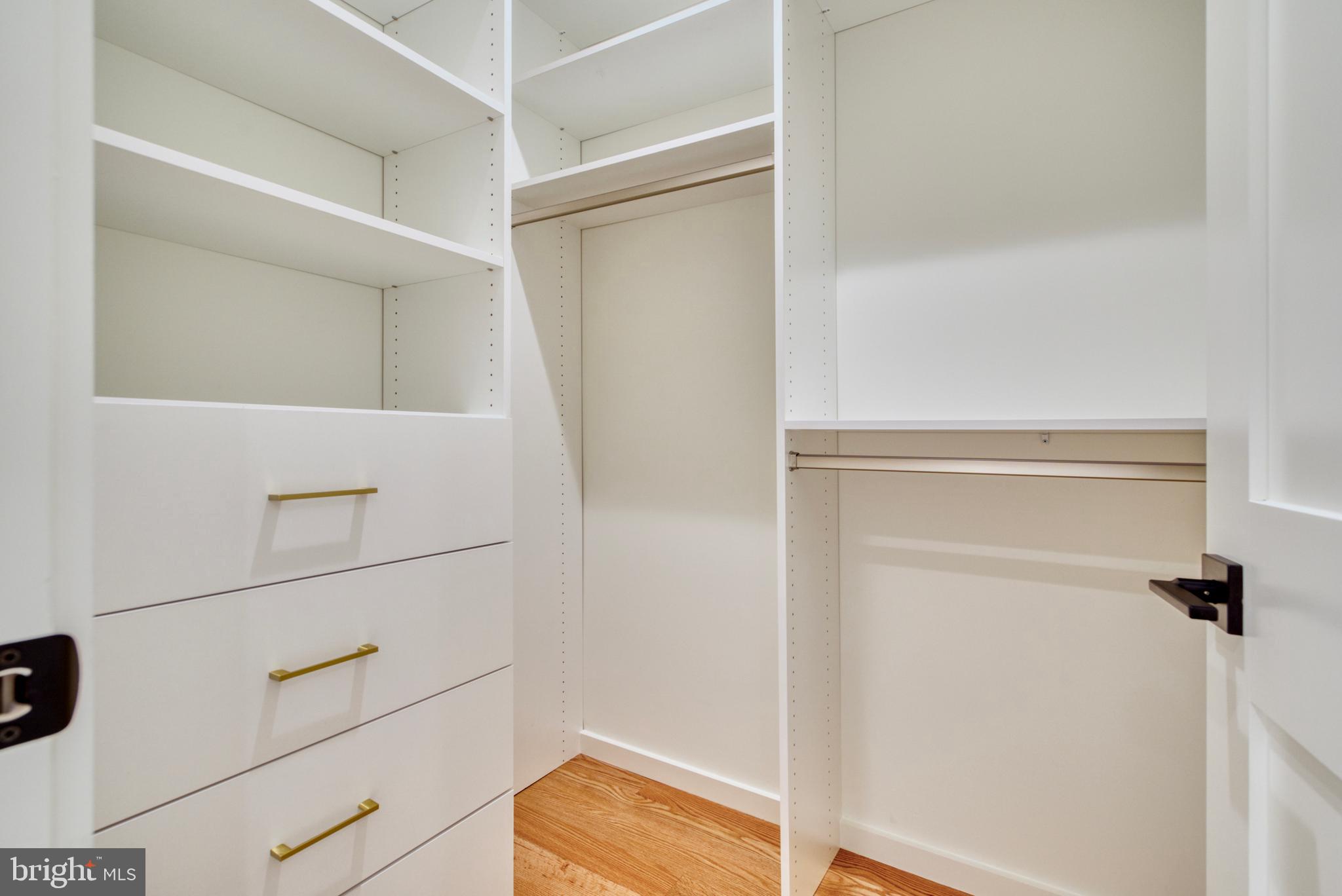 DEVON PARK - Residential