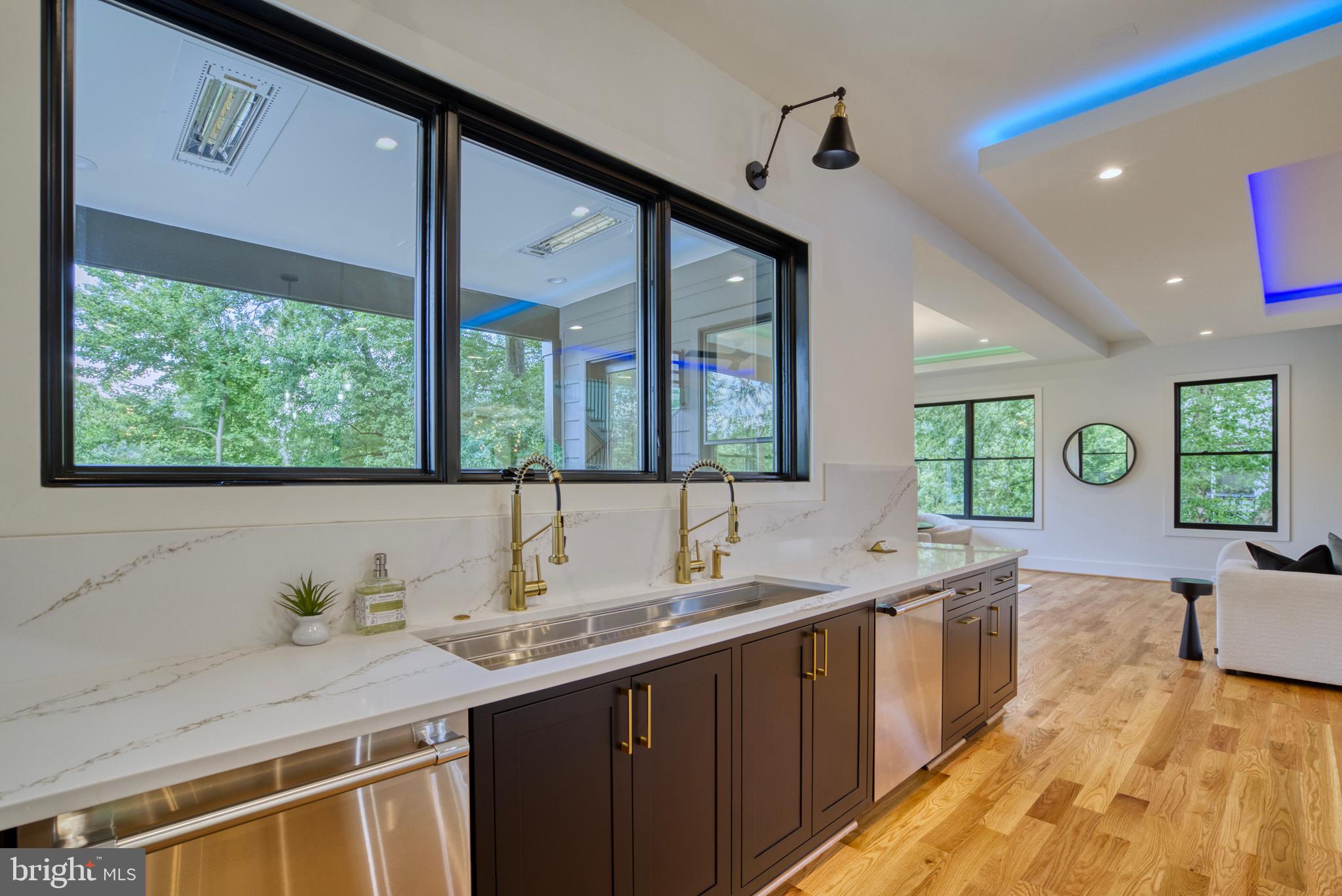 DEVON PARK - Residential