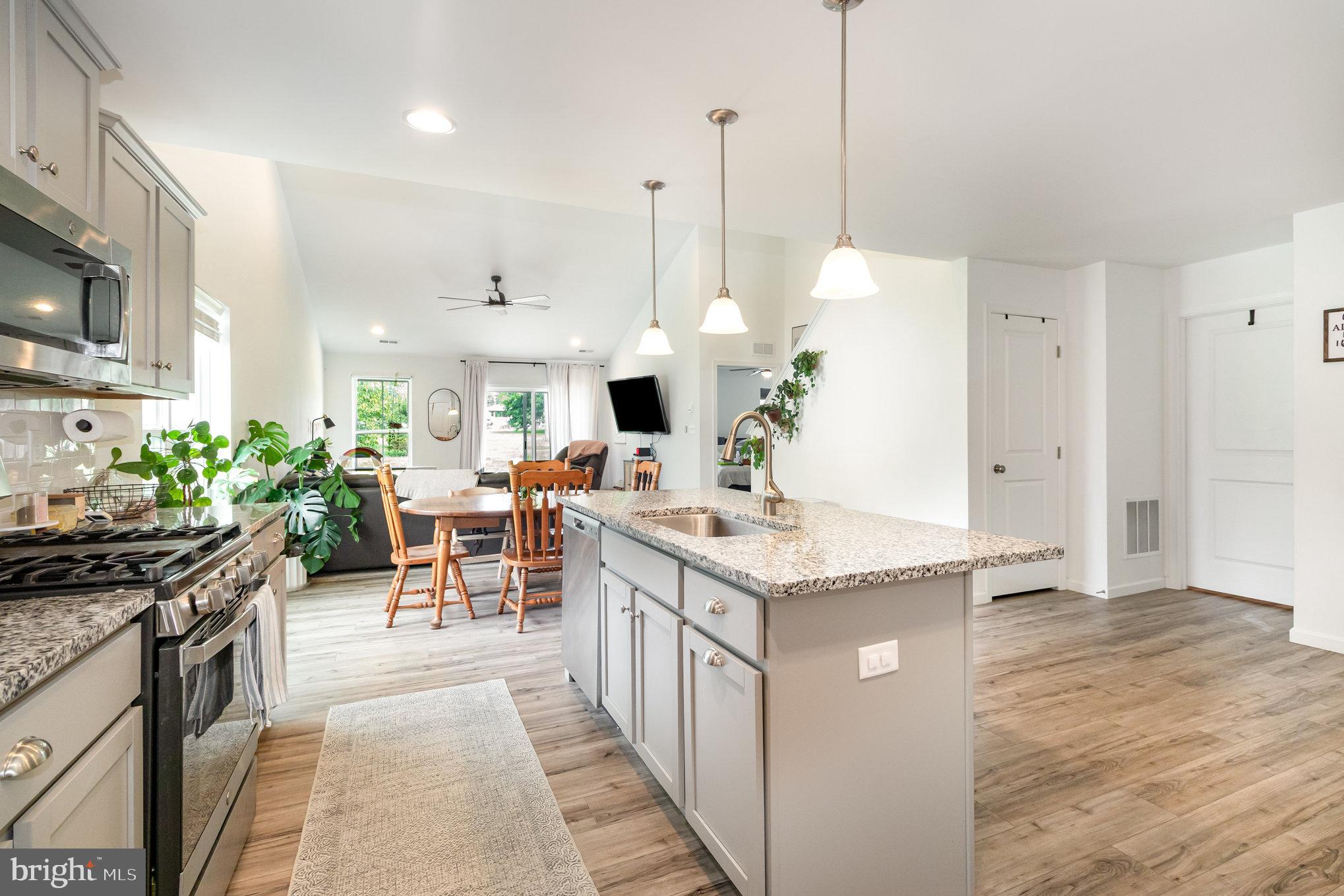 DICKINSON PLACE - Residential