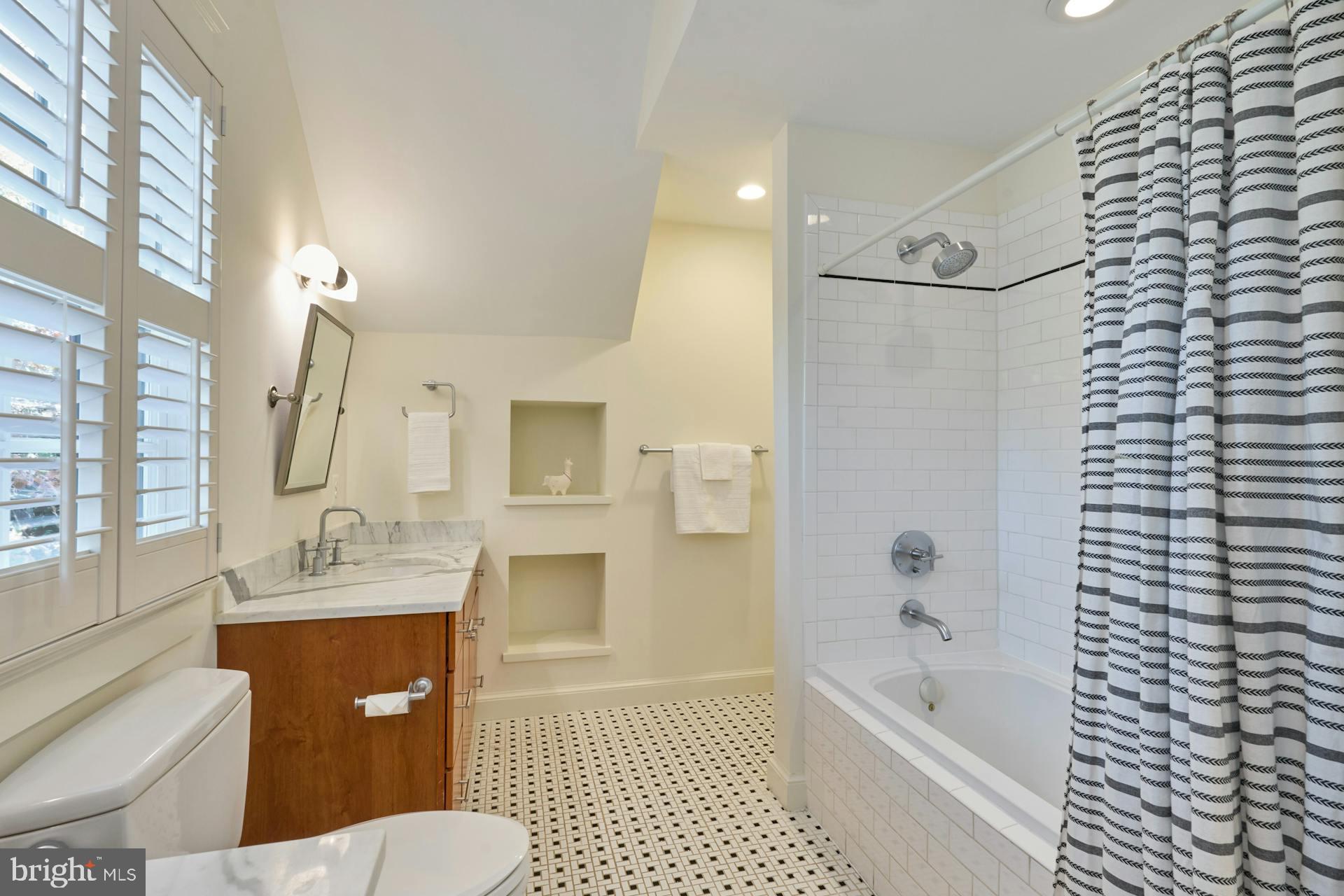 MADISON MANOR - Residential