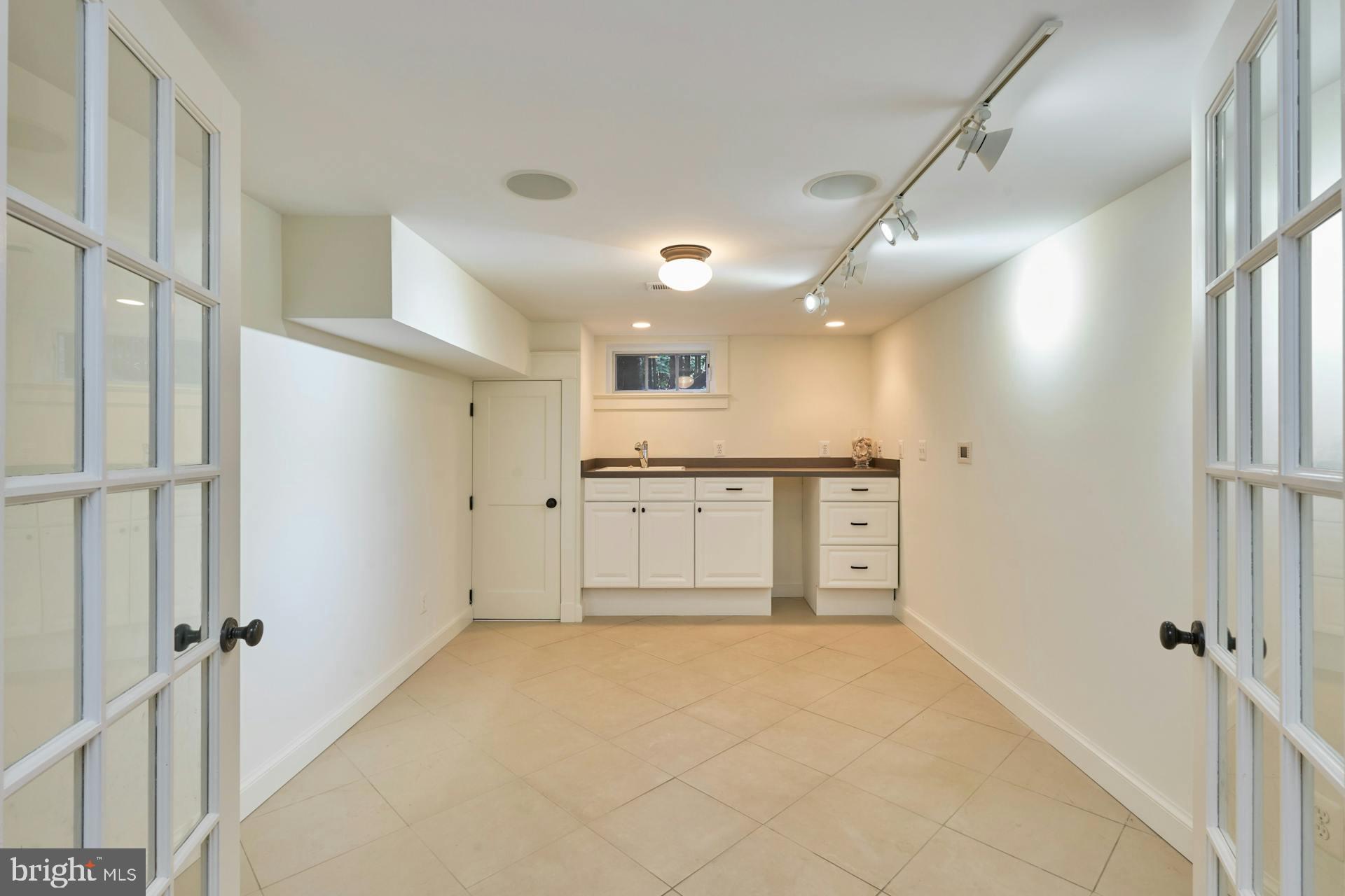 MADISON MANOR - Residential