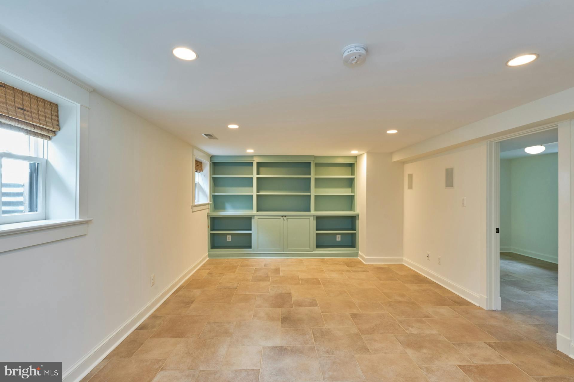 MADISON MANOR - Residential