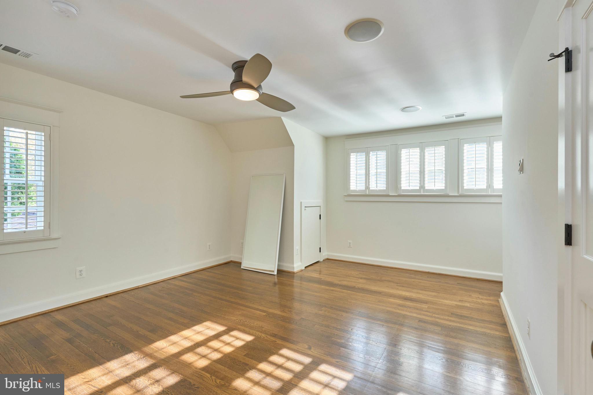 MADISON MANOR - Residential