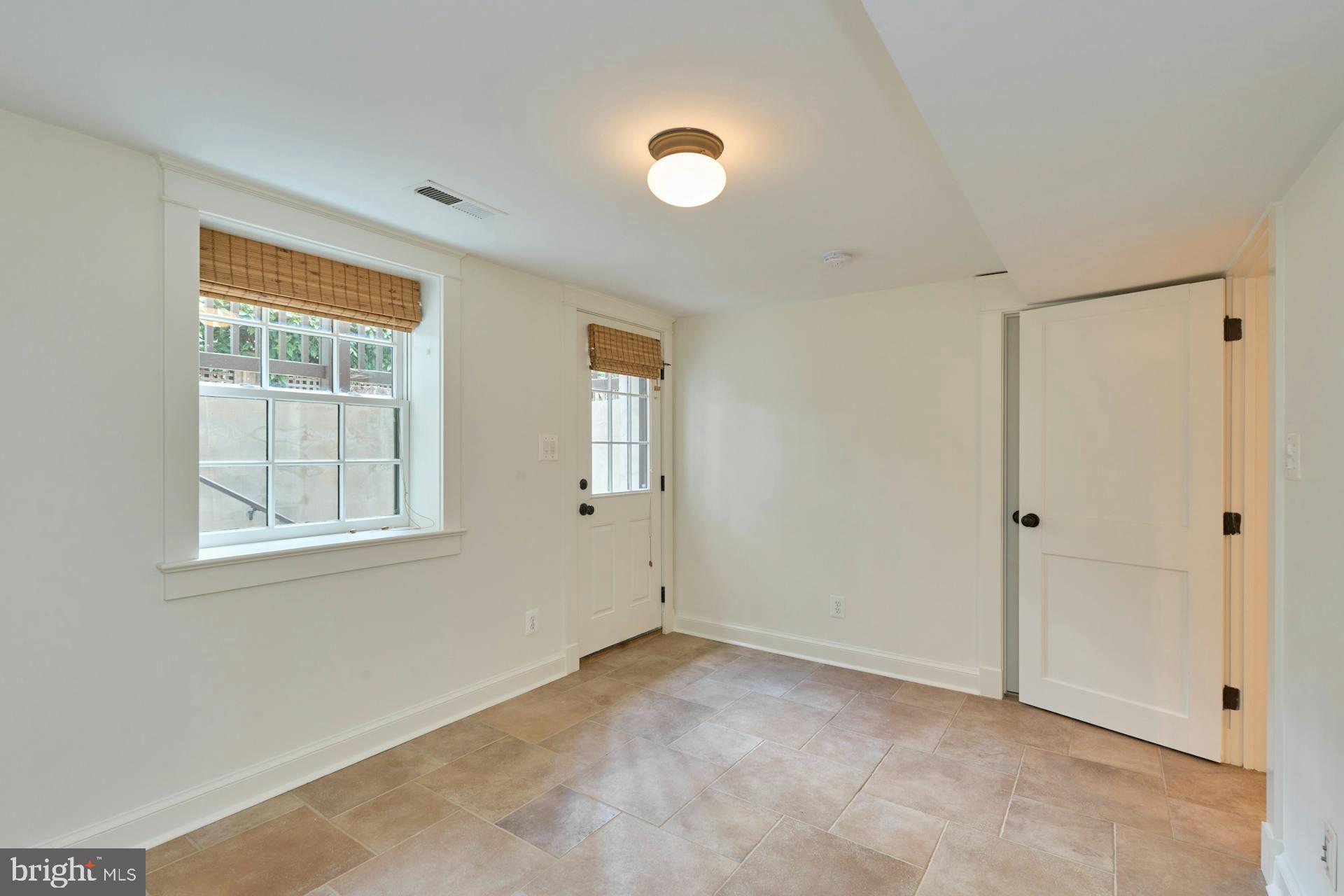 MADISON MANOR - Residential