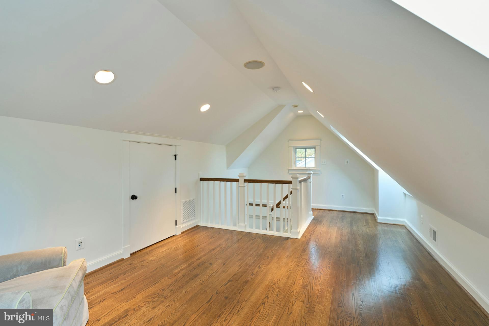 MADISON MANOR - Residential