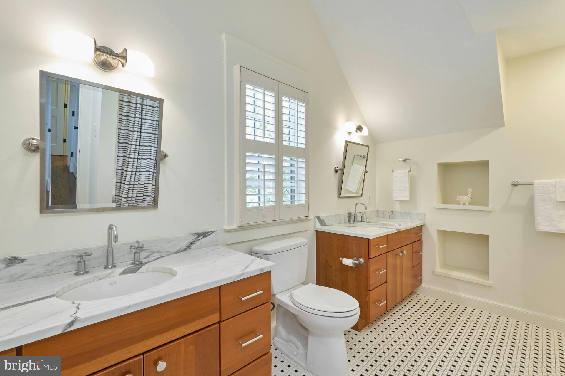 MADISON MANOR - Residential