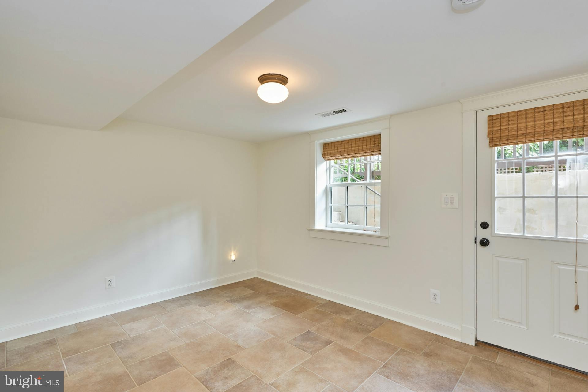 MADISON MANOR - Residential