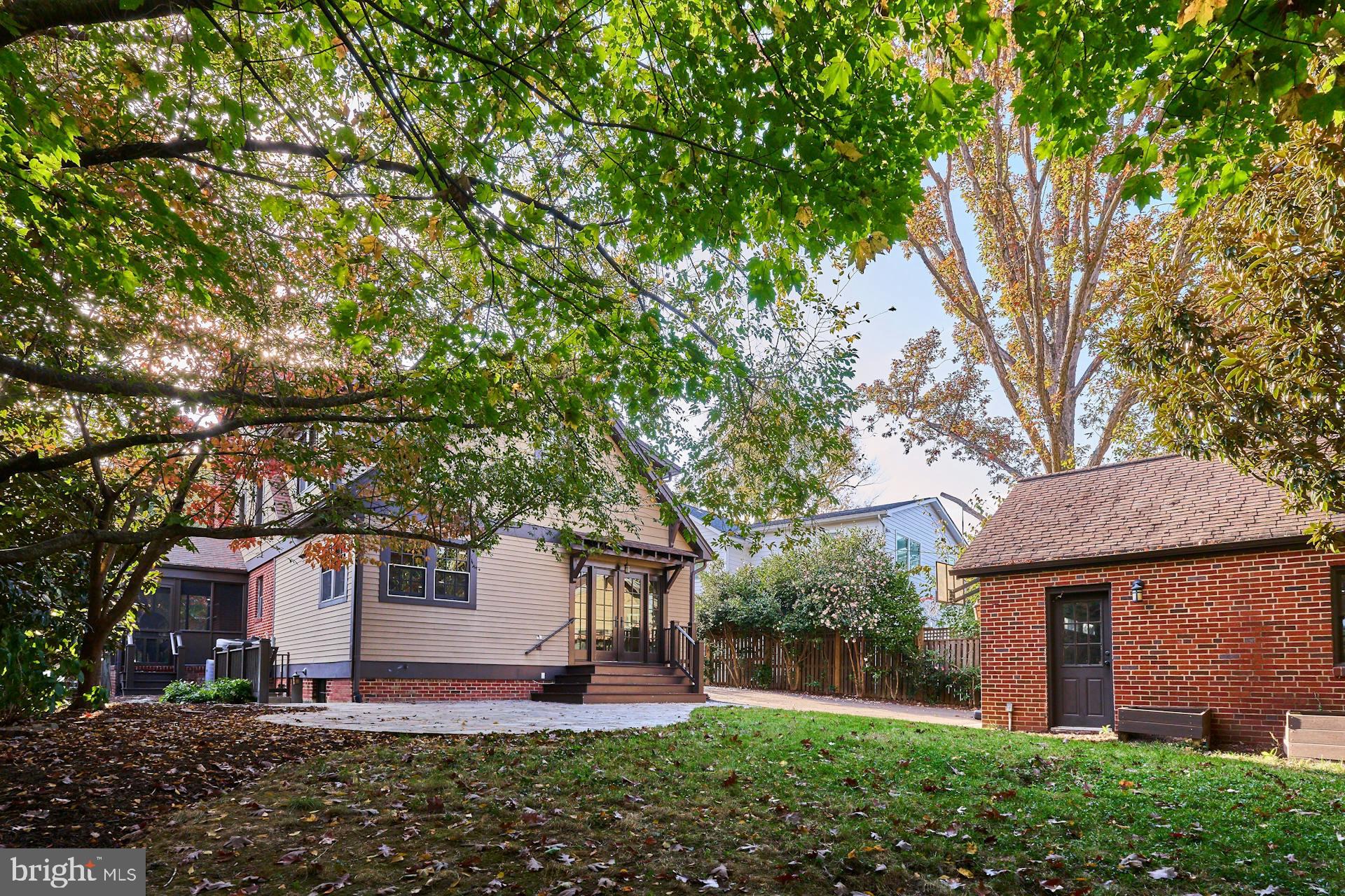 MADISON MANOR - Residential