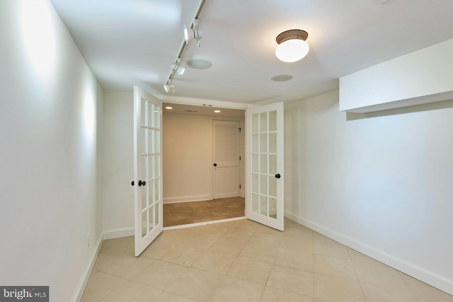 MADISON MANOR - Residential