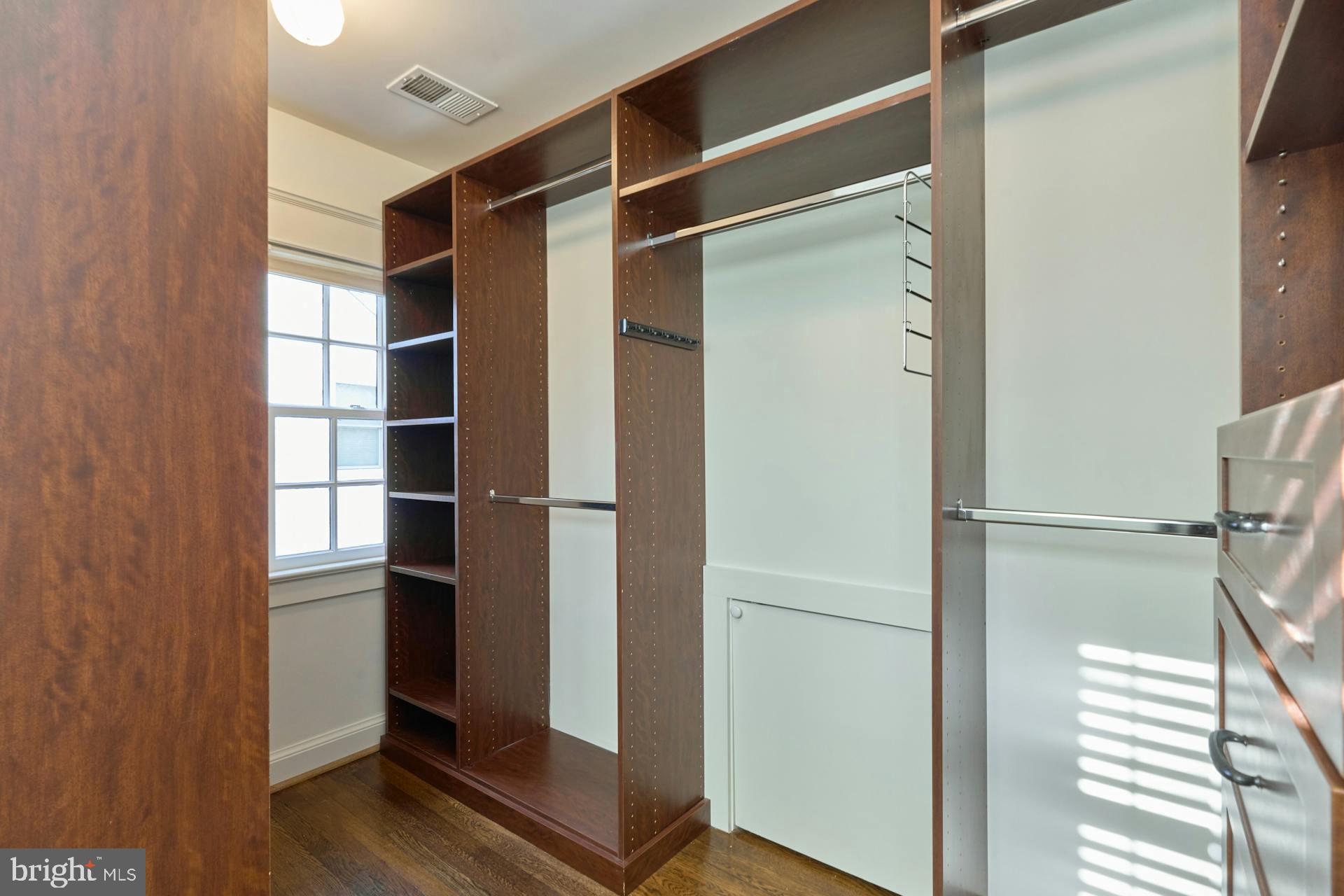 MADISON MANOR - Residential