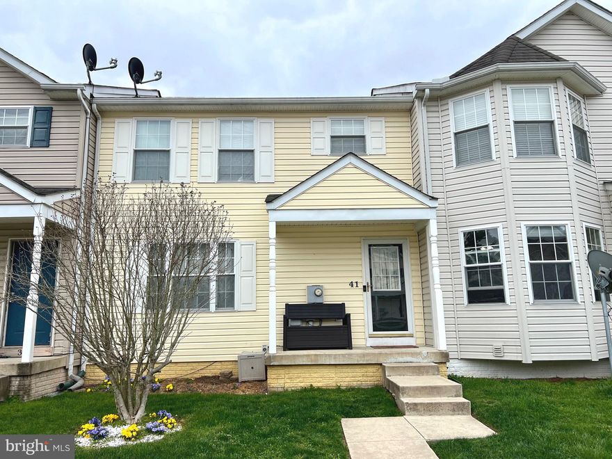 Beautiful 3 bedroom 2.5 bathroom house in Amber Wood's in Martinsburg.   The hardwood floors and granite counter tops are sure to impress everyone.   The main level features a large family room, eat in kitchen, and 1/2 bathroom.   Upstairs there are 3 bedrooms and 2 full bathrooms.   There is a full unfinished walk out basement that gives you a blank canvas to finish how ever you like for extra space.   Kick back and relax on the back deck looking out to the woods behind.   This house will not last long.