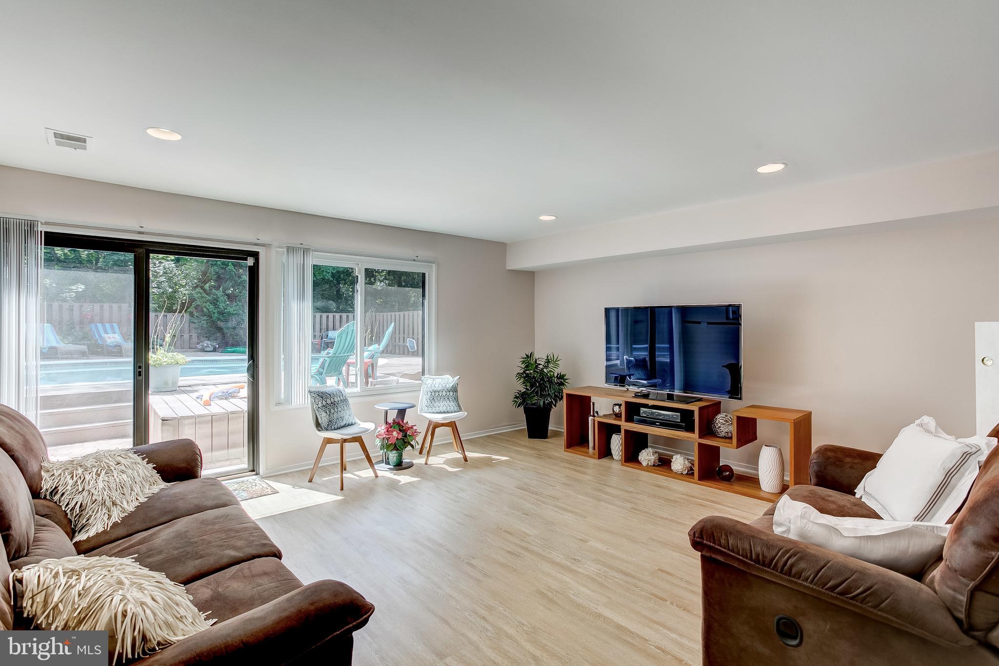 HOBBITS GLEN - Residential