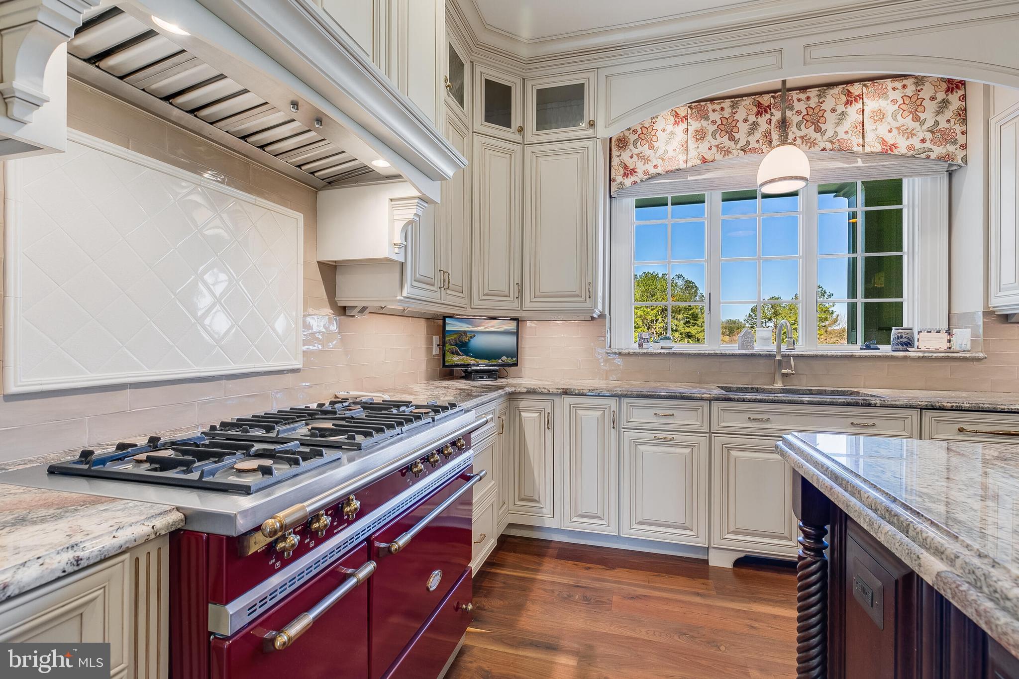 ESTATES @ CREIGHTON FARM - Residential