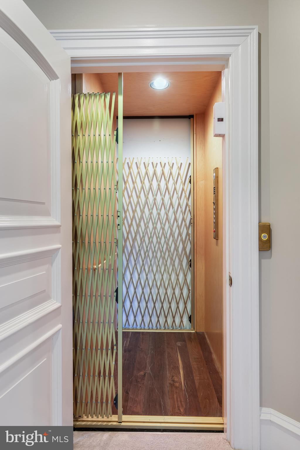 ESTATES @ CREIGHTON FARM - Residential