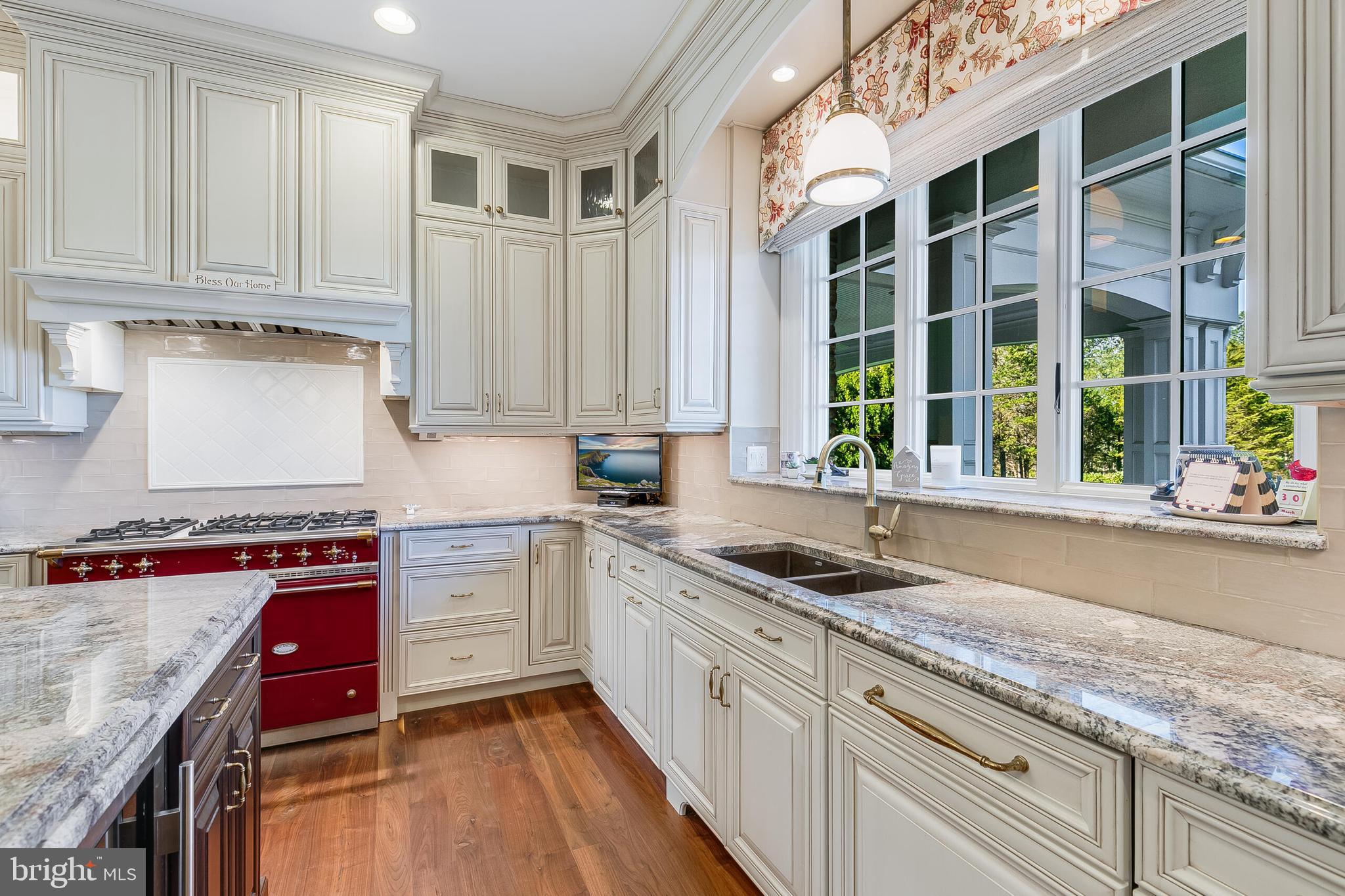 ESTATES @ CREIGHTON FARM - Residential